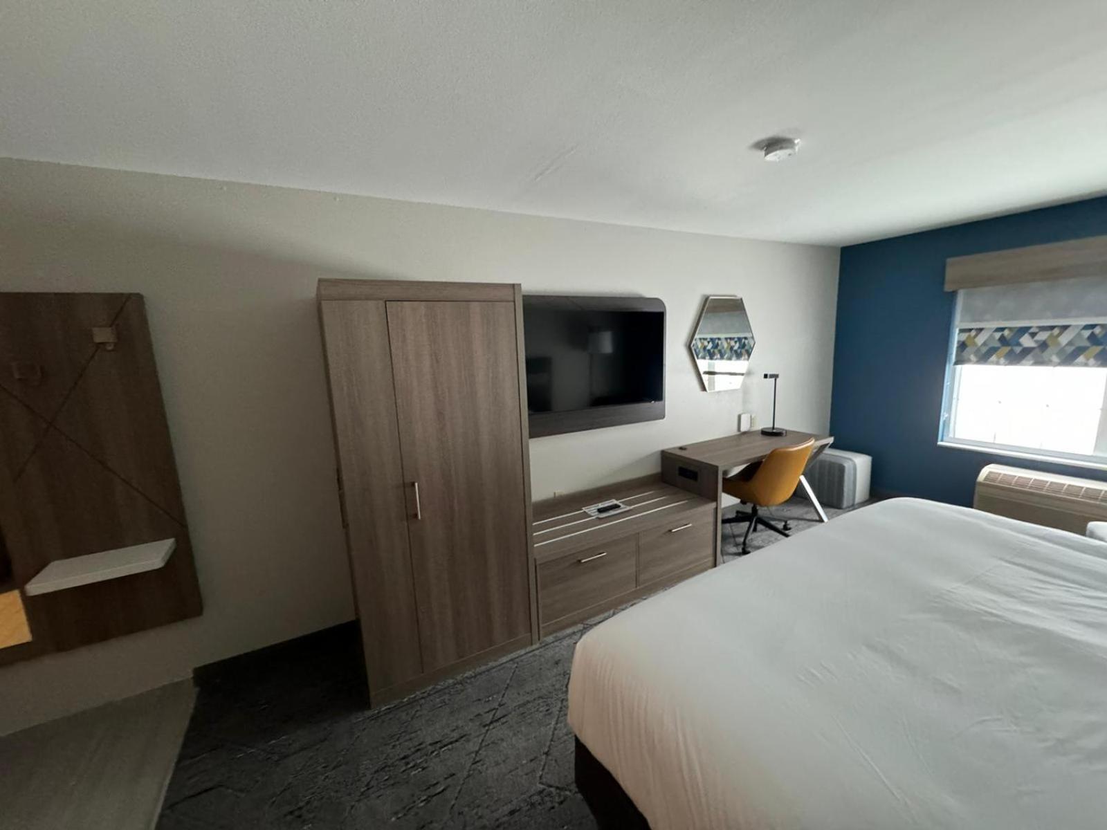 Standard King Room - Photo 2