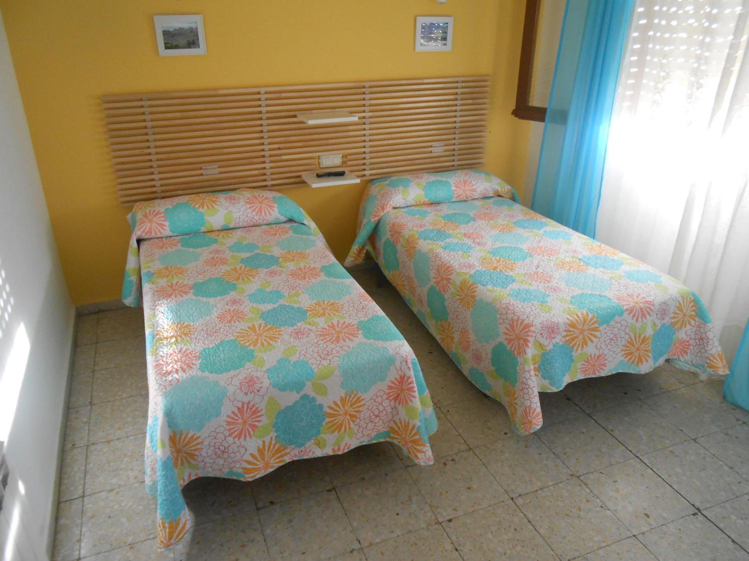Single Room with Bathroom photo 2