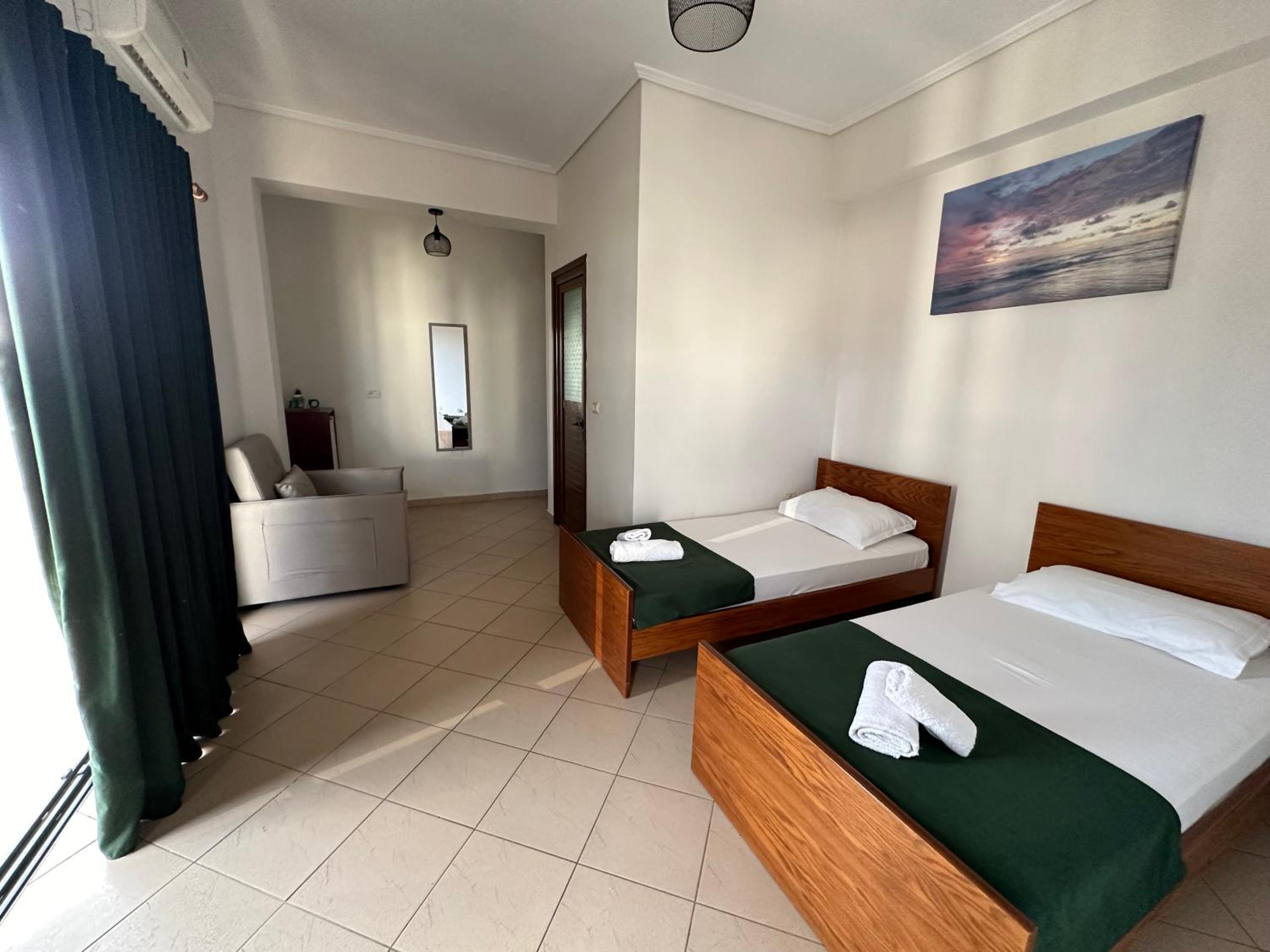 Triple Room with Shared Balcony photo 3