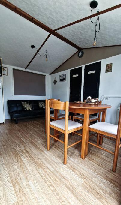 Mobile Home photo 2