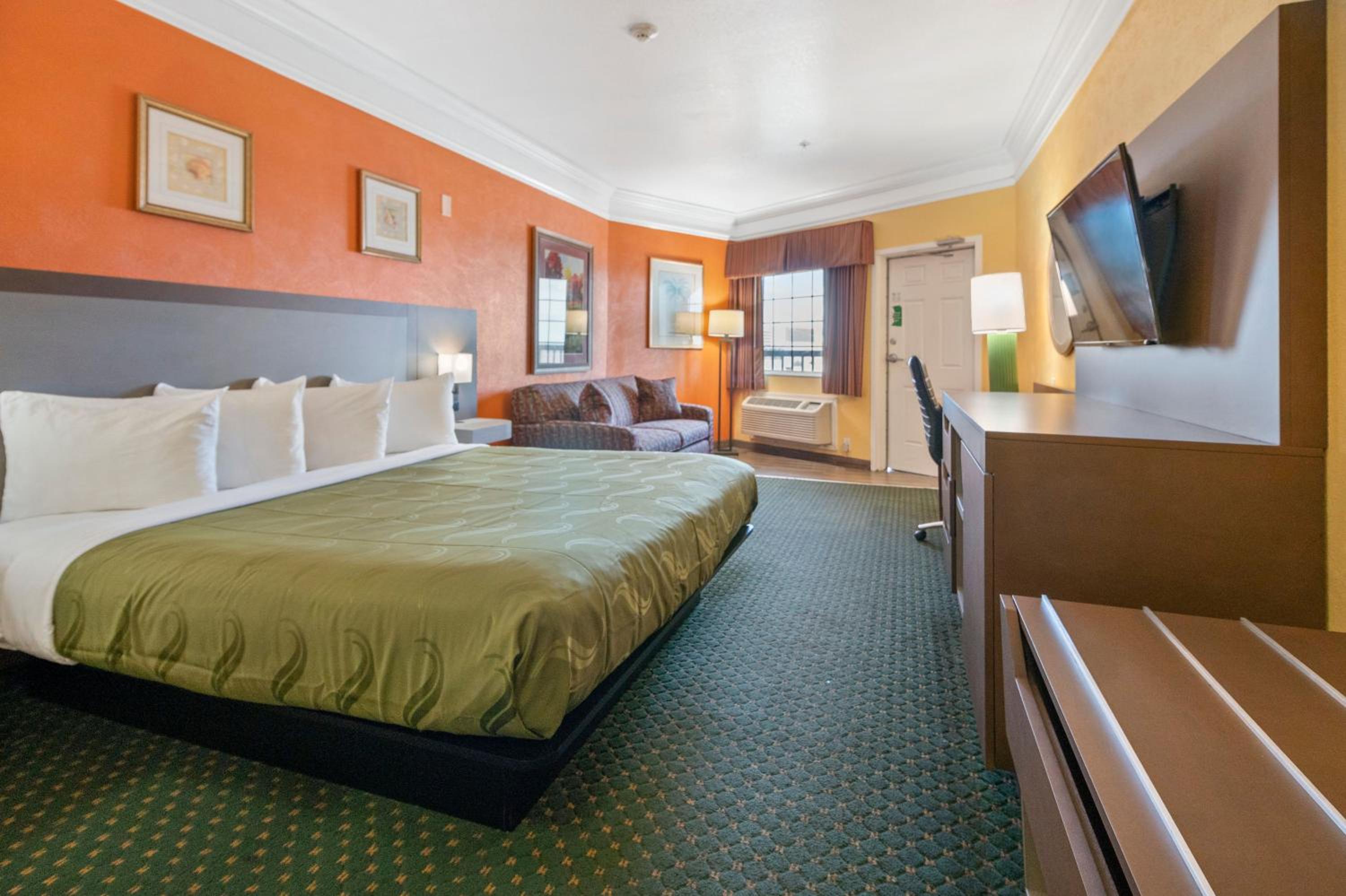 King Suite - Non-Smoking - Photo 1