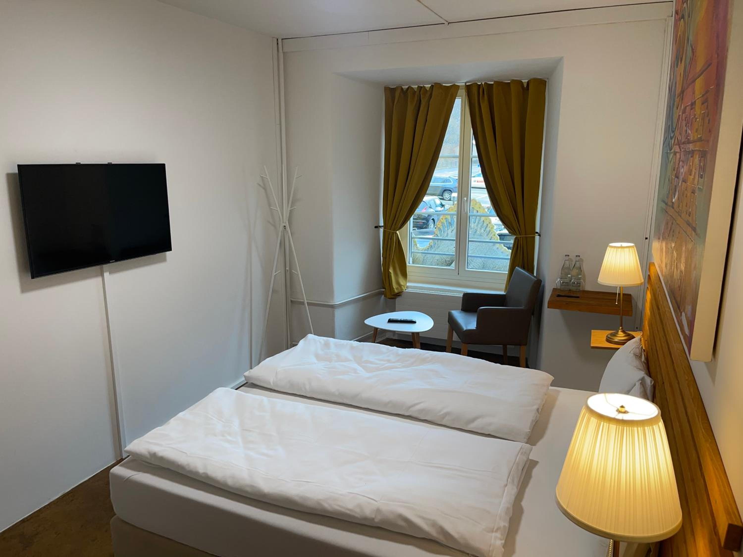 Double Room (shared bathroom) photo 2