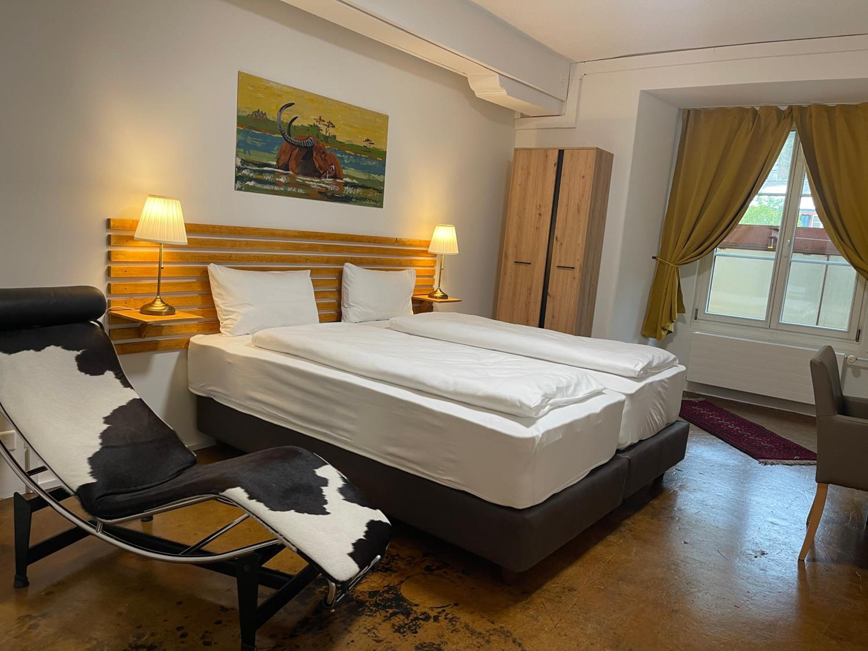 Double or Twin Room (shared bathroom)