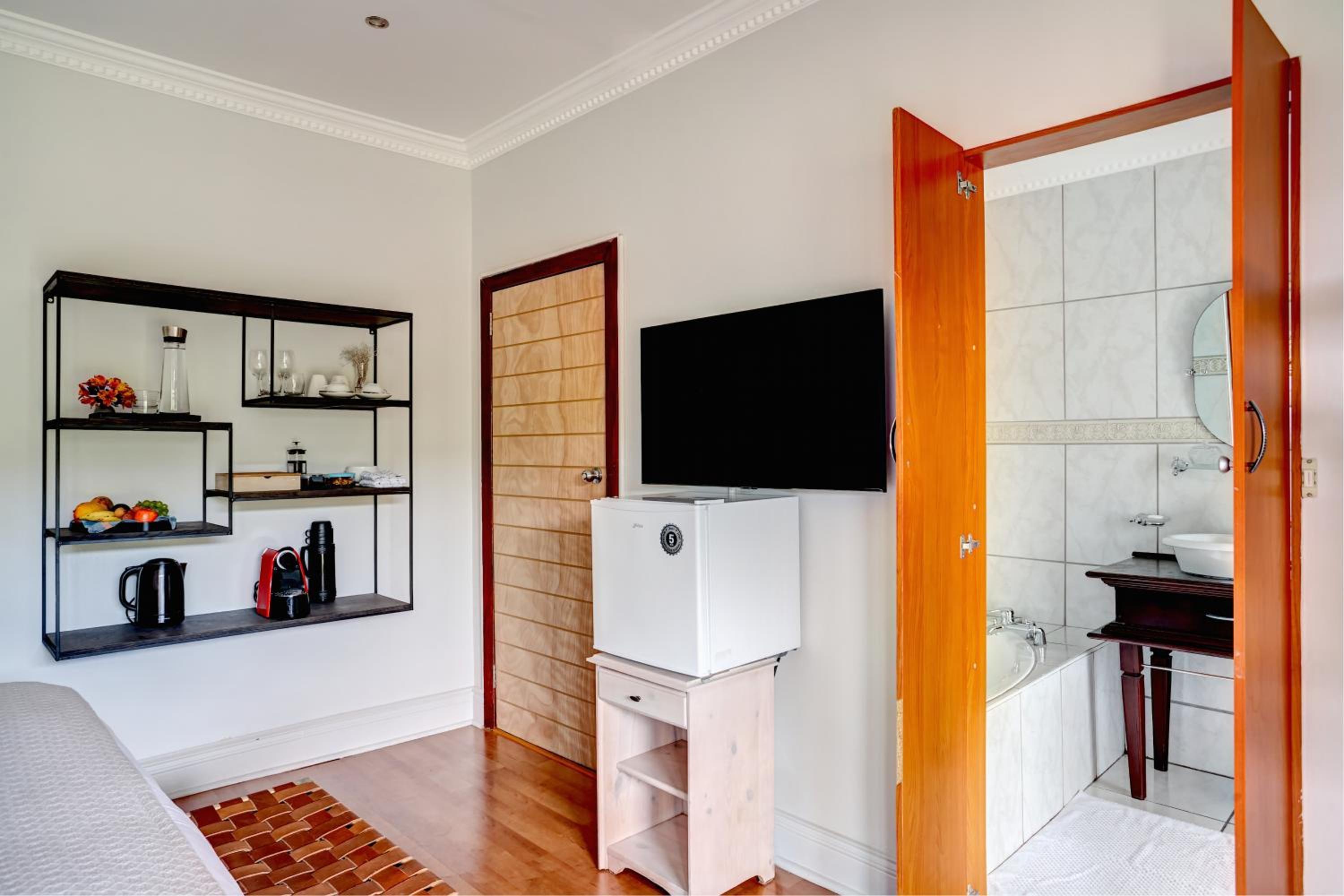 Deluxe Double or Twin Room with Garden View photo 3