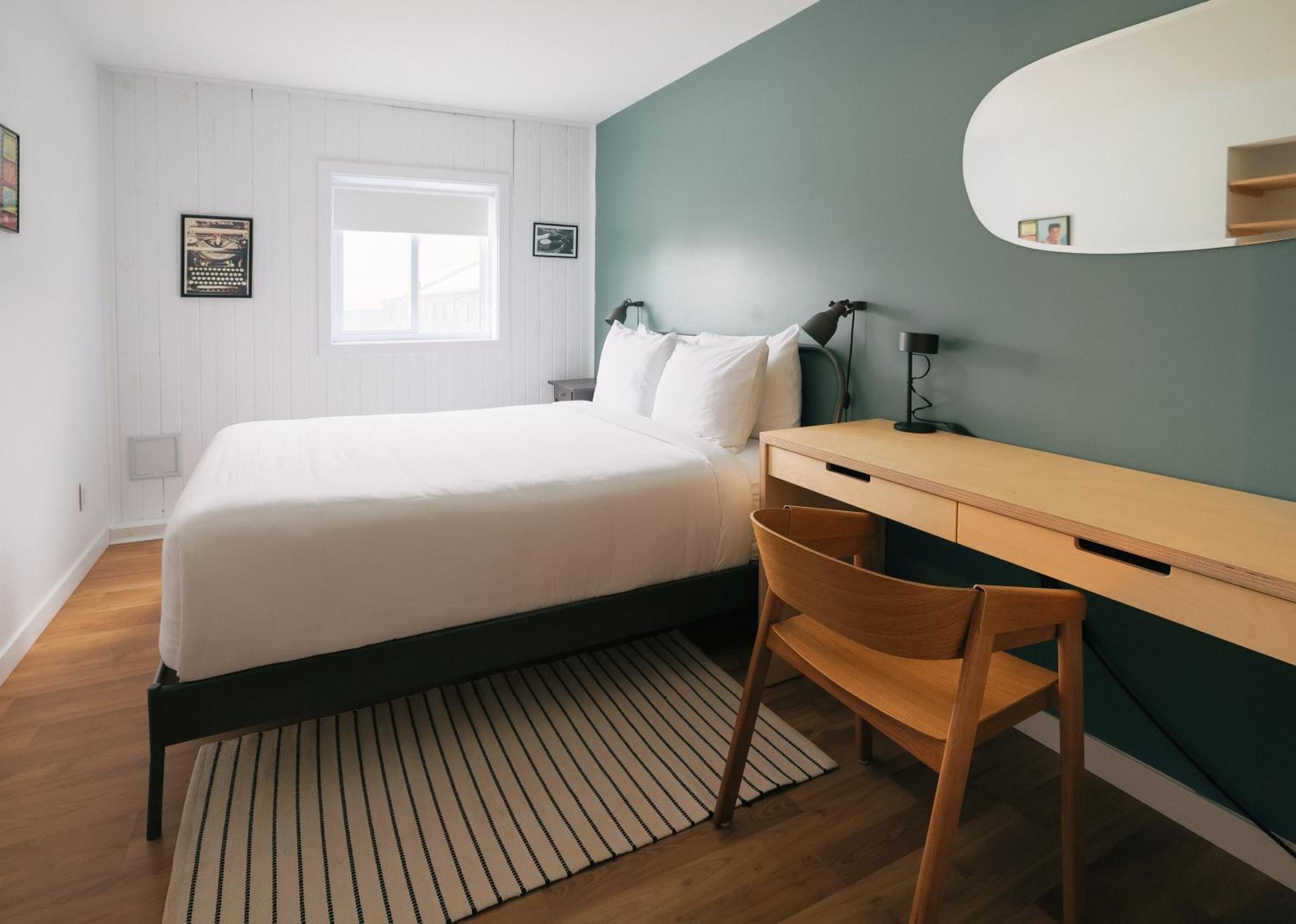 Deluxe Queen Room
