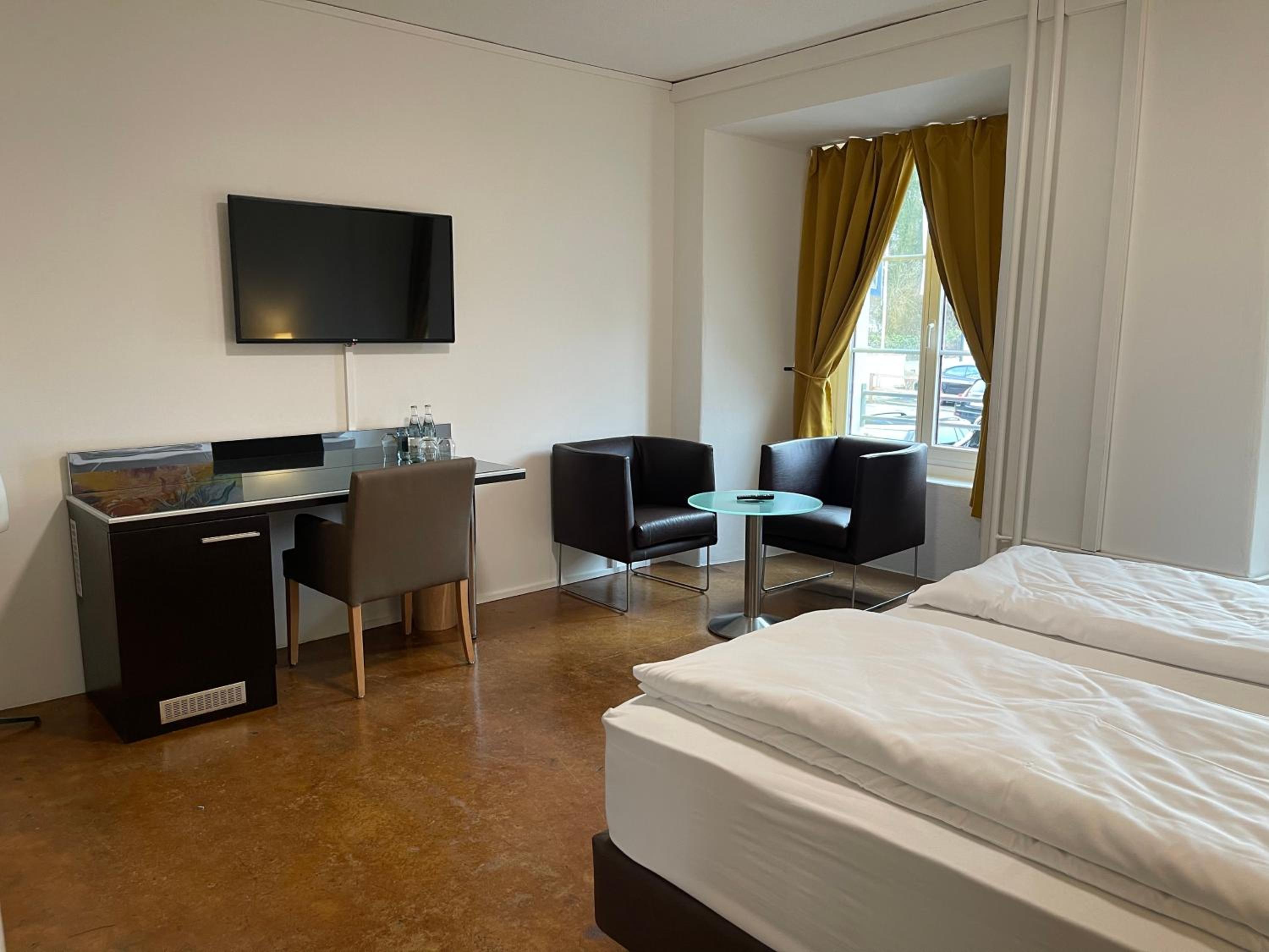 Double or Twin Room (shared bathroom) photo 3