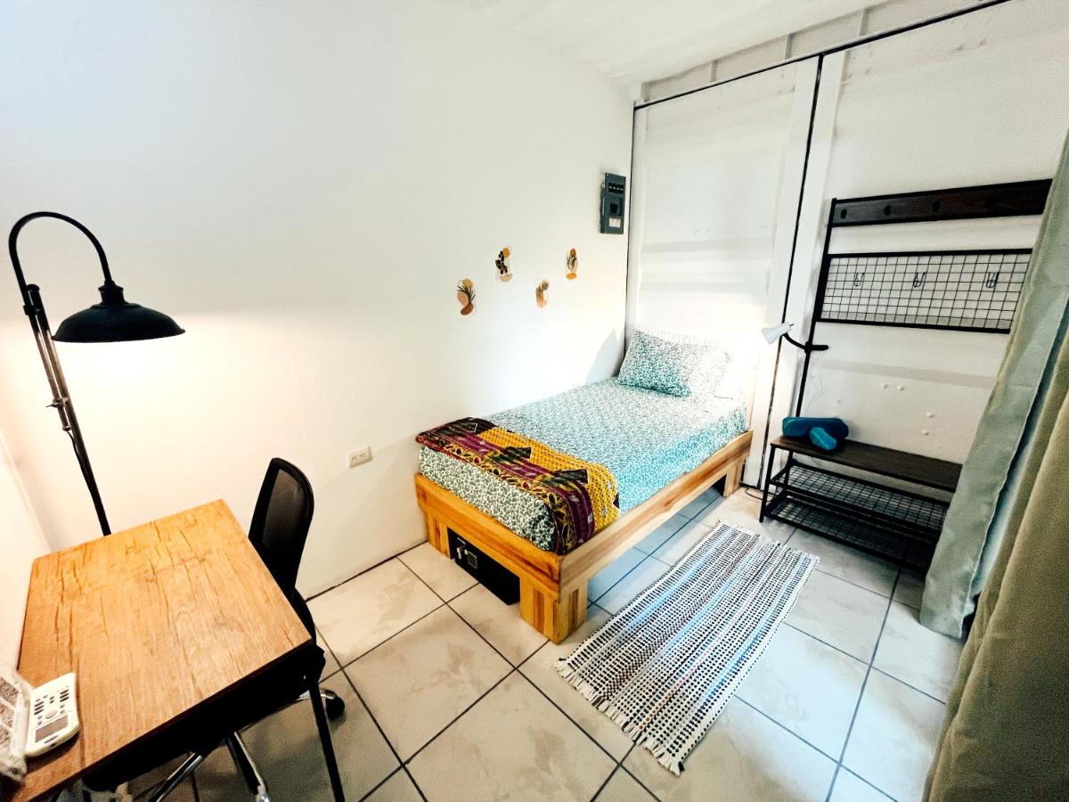 Single Room with Shared Shower and Toilet photo 1