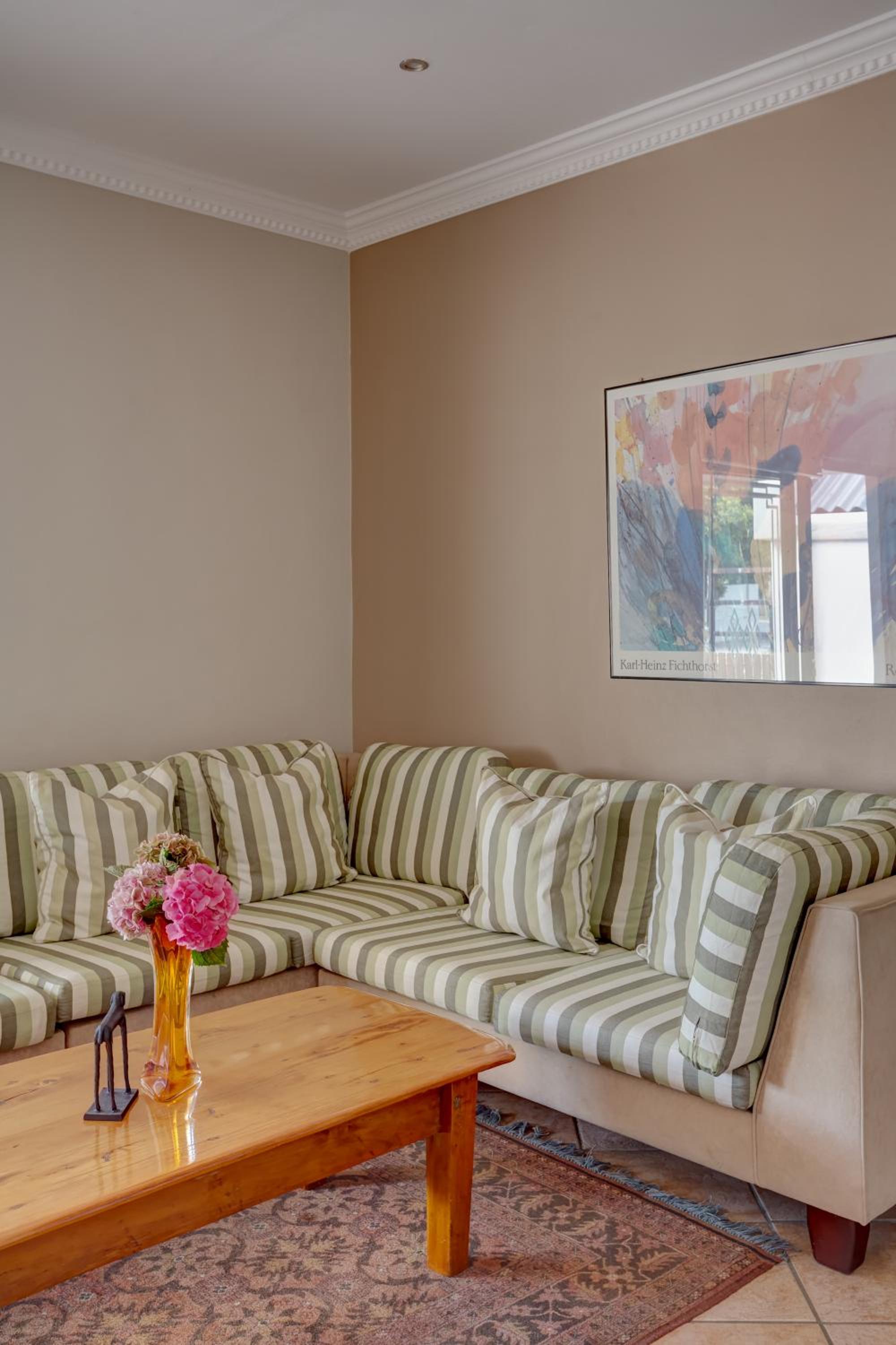 Family Room with Garden View photo 3