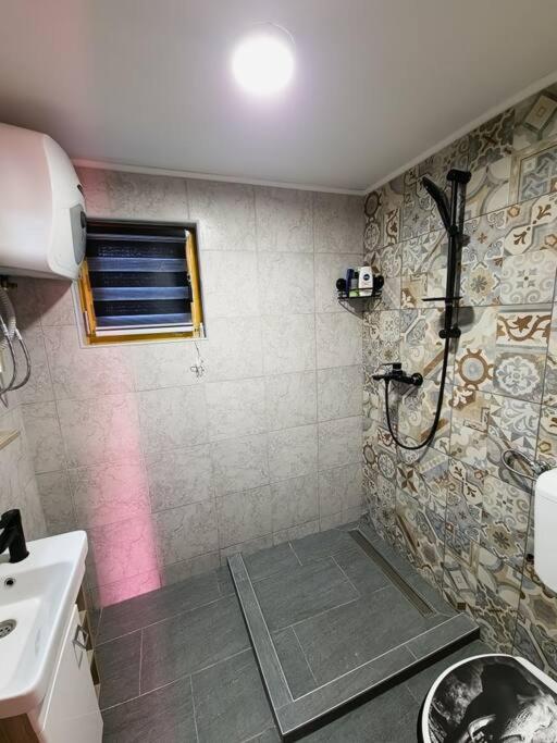 One-Bedroom House photo 3