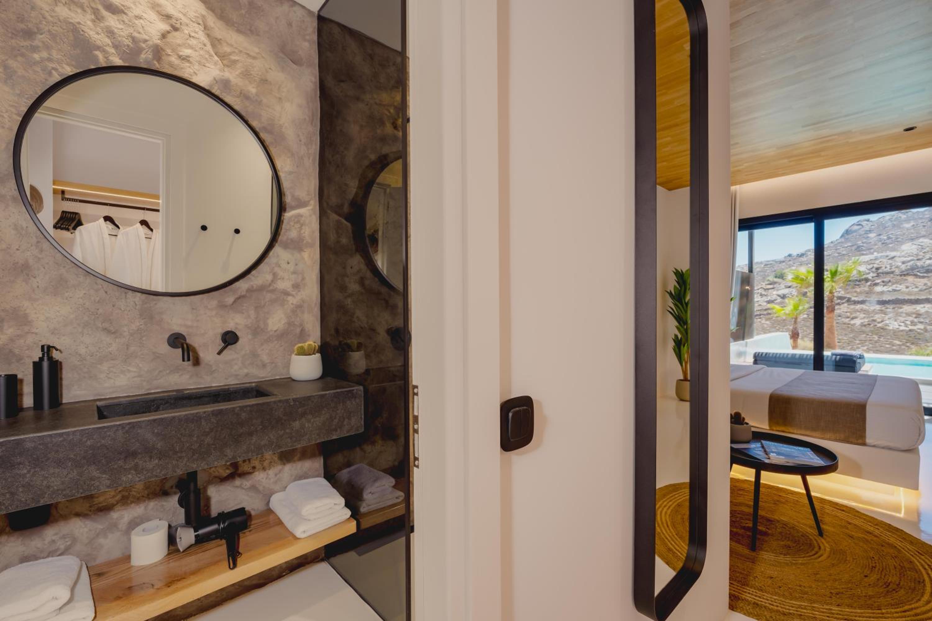 Junior Suite with Private Infinity Pool - Photo 11