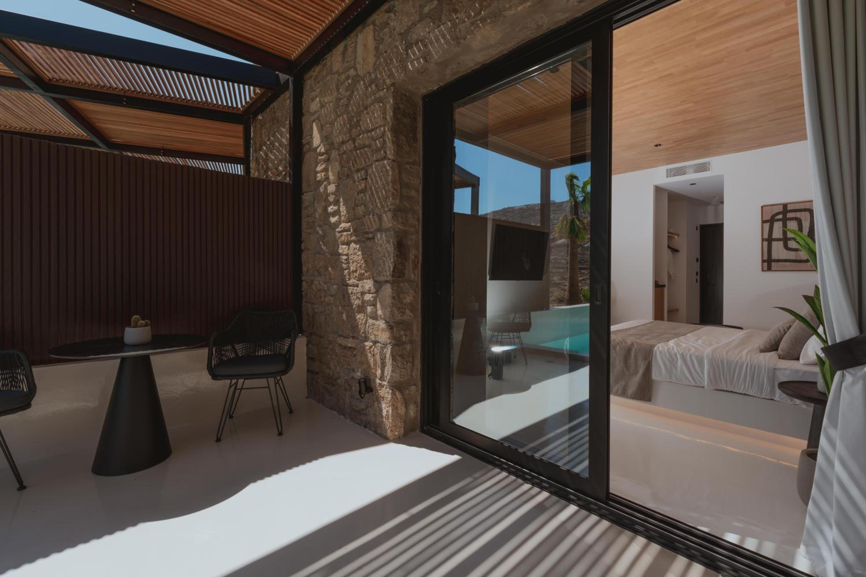 Junior Suite with Private Infinity Pool - Photo 6