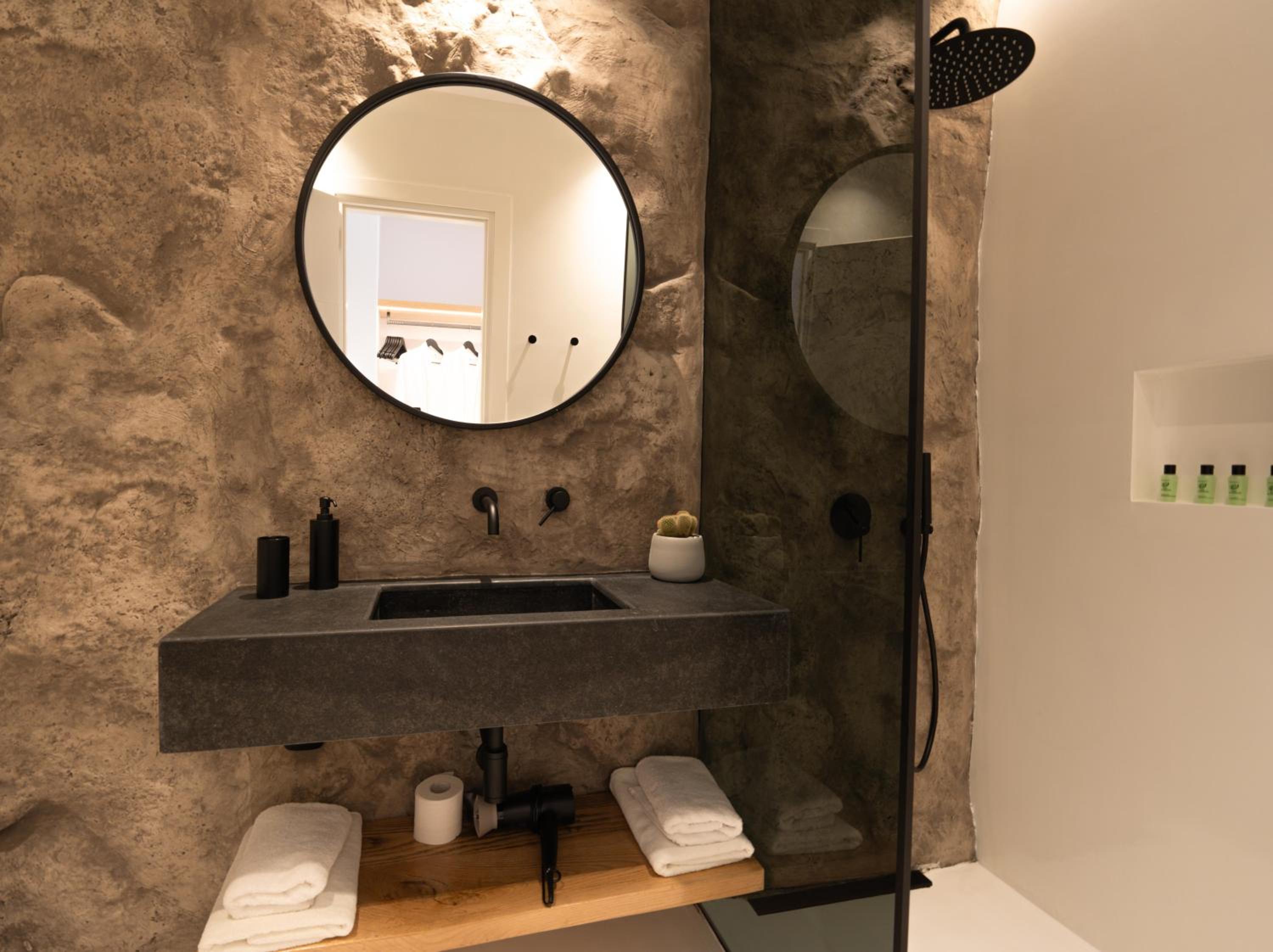 Junior Suite with Private Infinity Pool - Photo 10