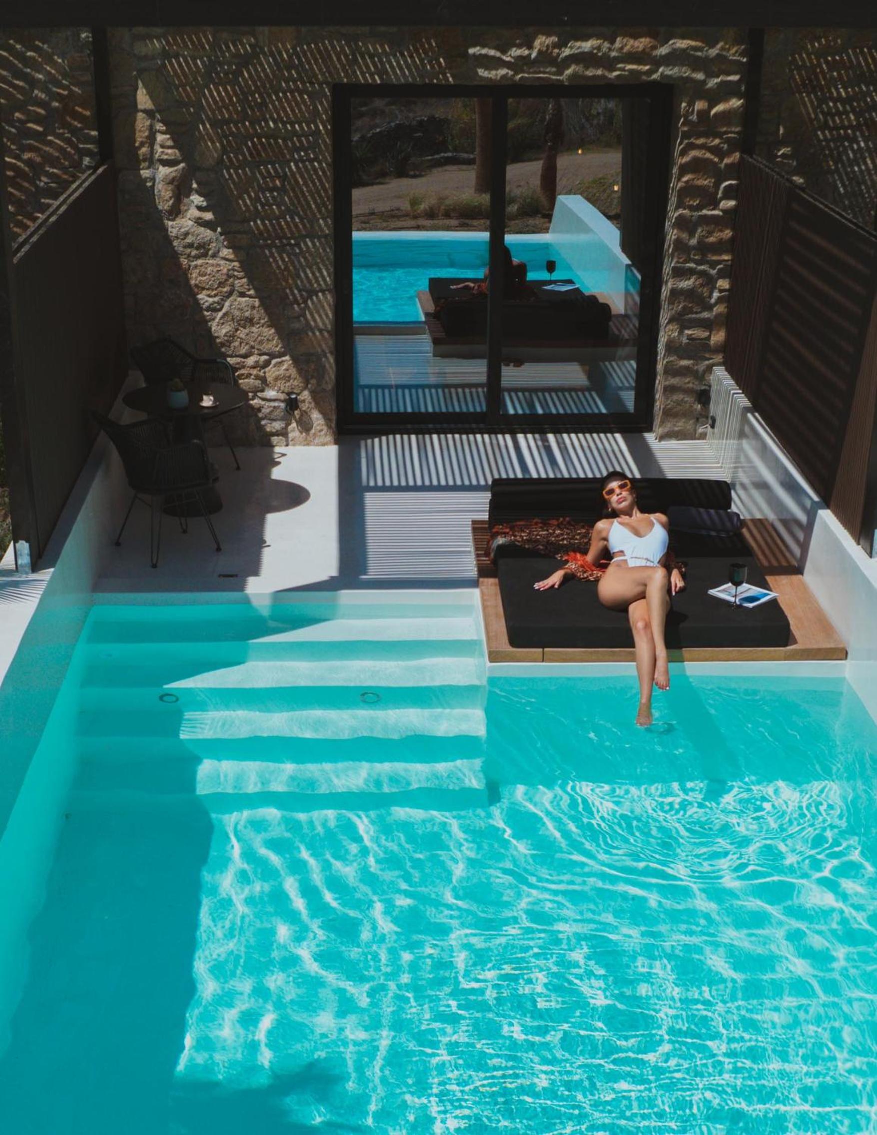 Superior Suite With Private Infinity Pool photo 3