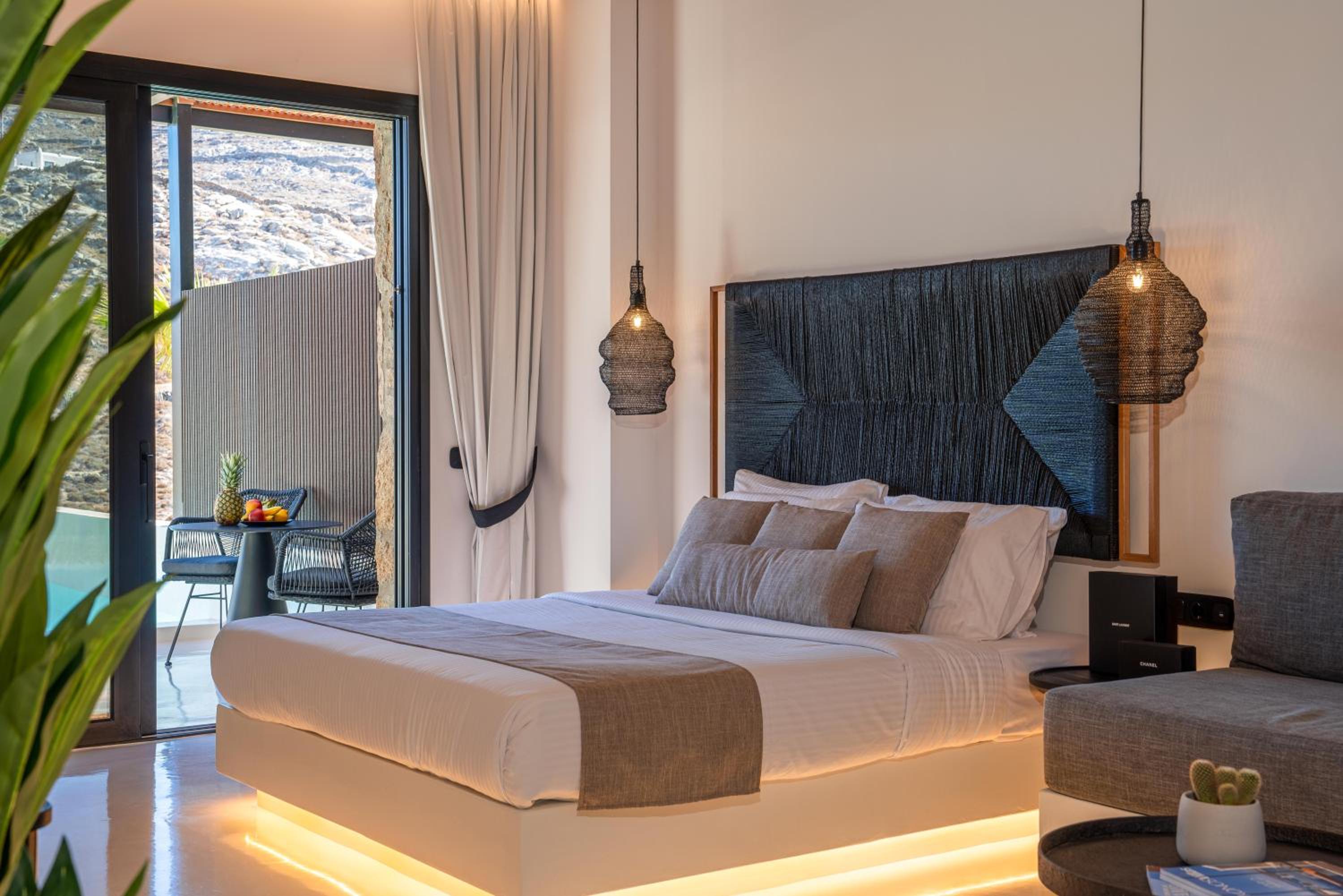 Superior Suite With Private Infinity Pool photo 3