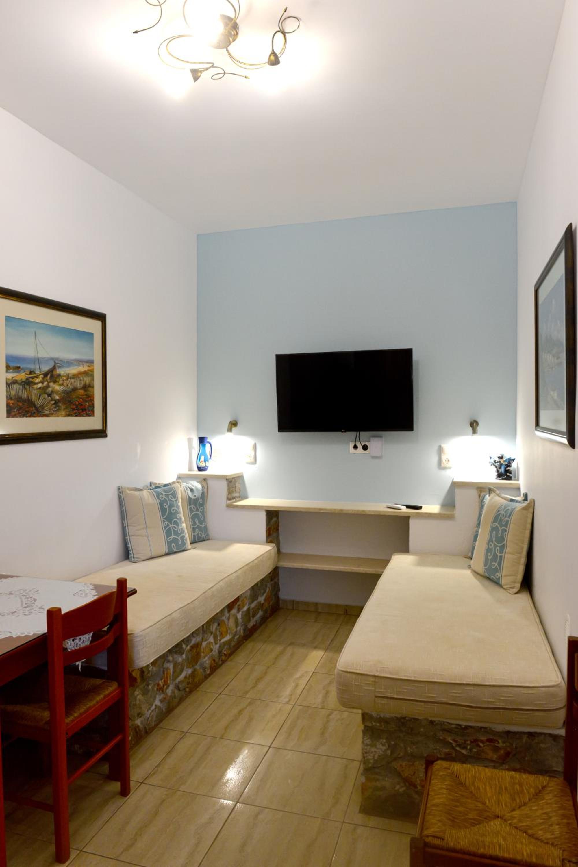 Family One-Bedroom Apartment (2 Adults + 2 Children) photo 3