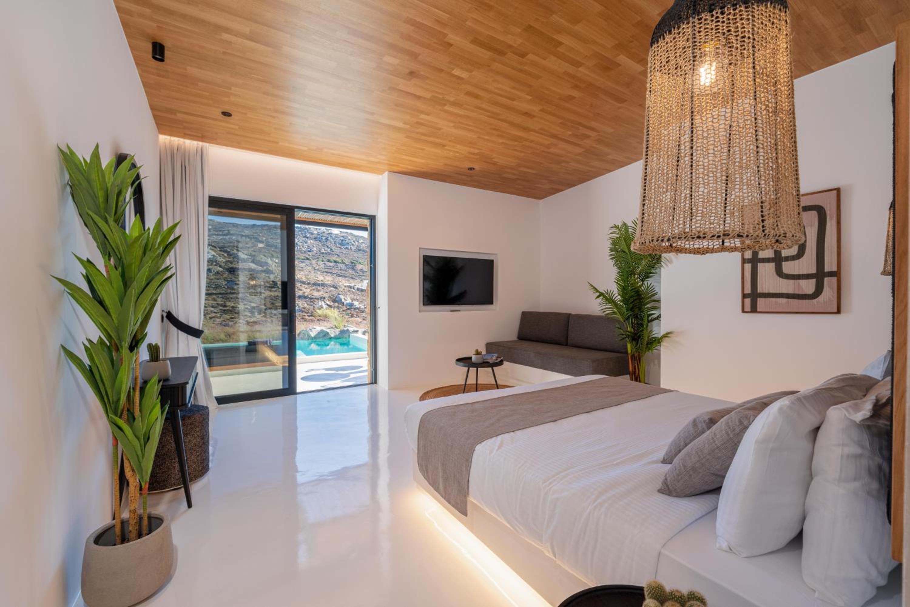 King Suite with Private Infinity Pool & Hot Tub photo 1