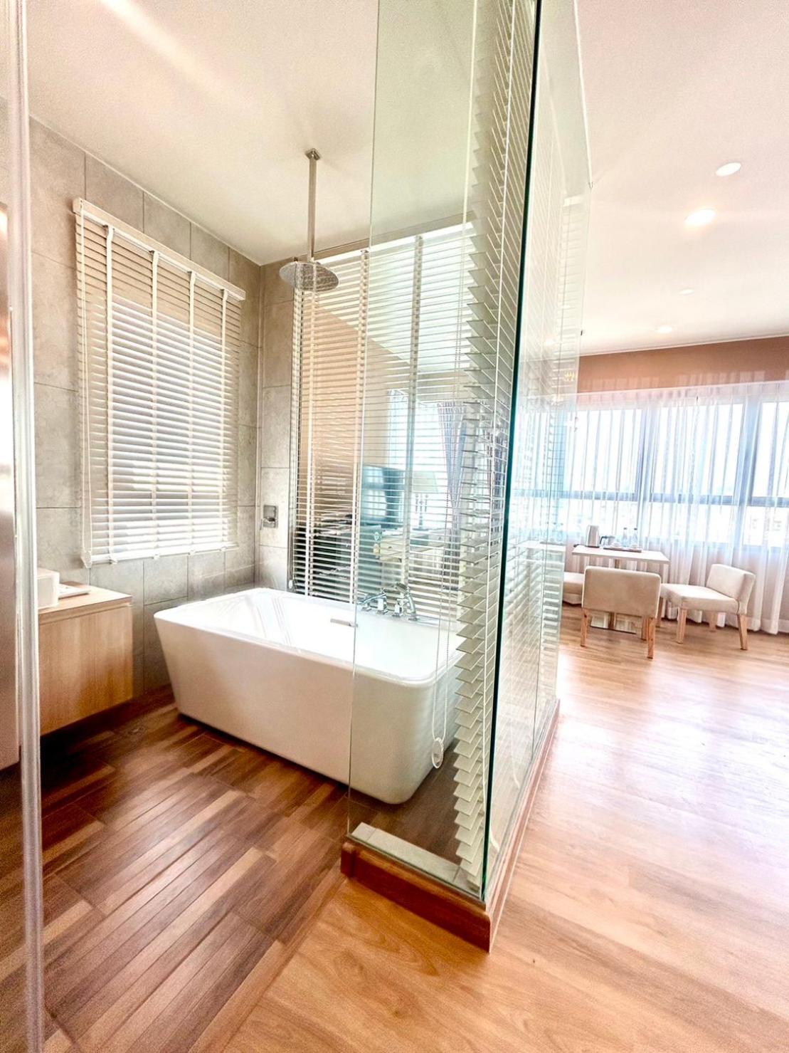 Deluxe King Room photo 3
