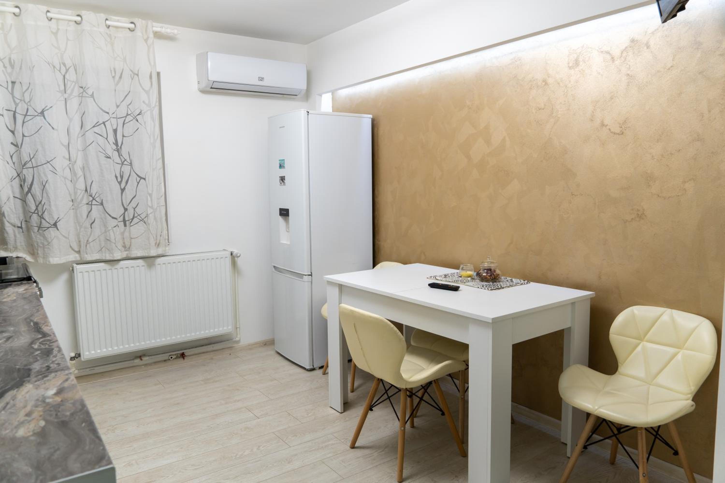One-Bedroom Apartment - Photo 5