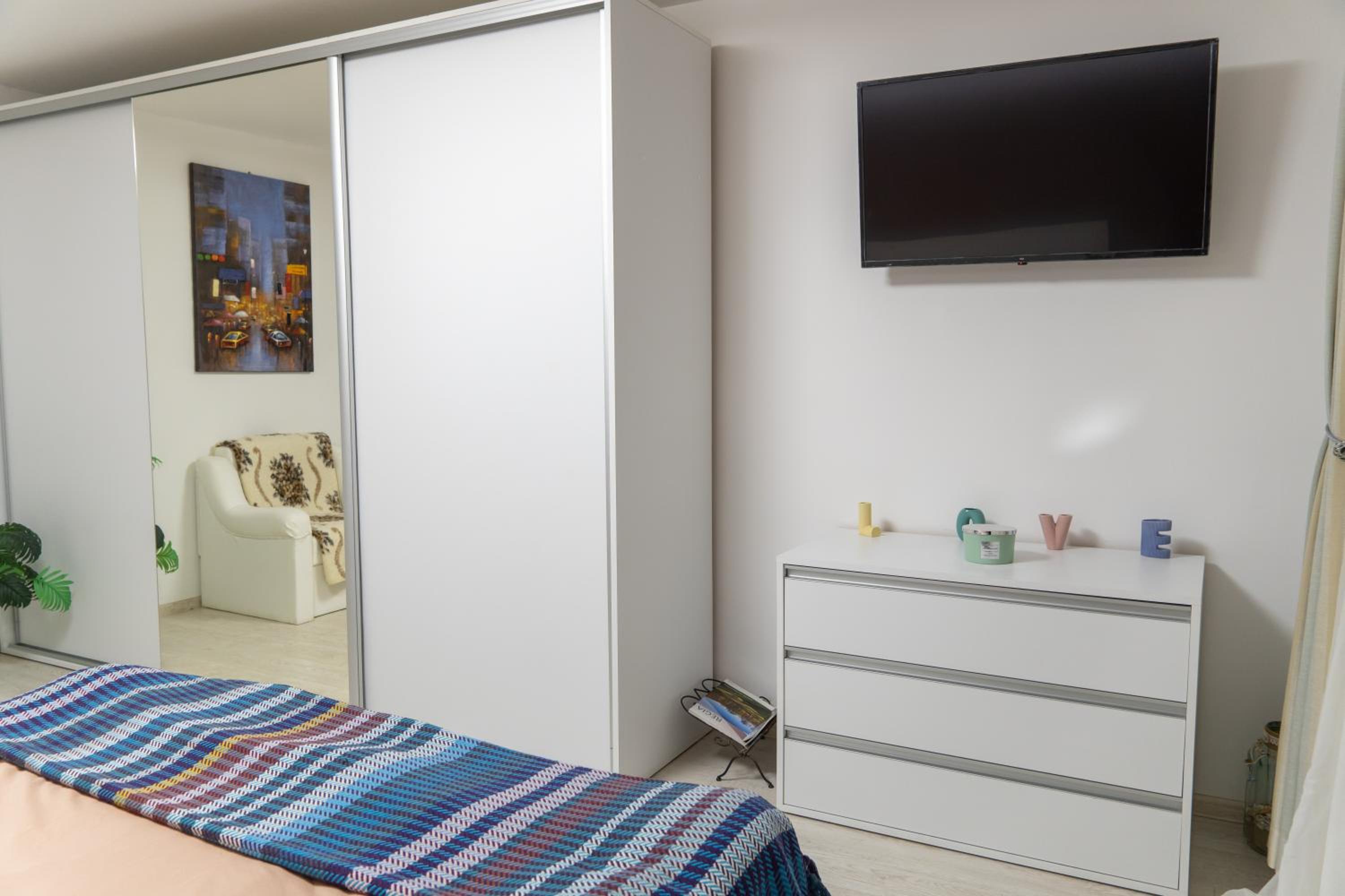 One-Bedroom Apartment - Photo 11