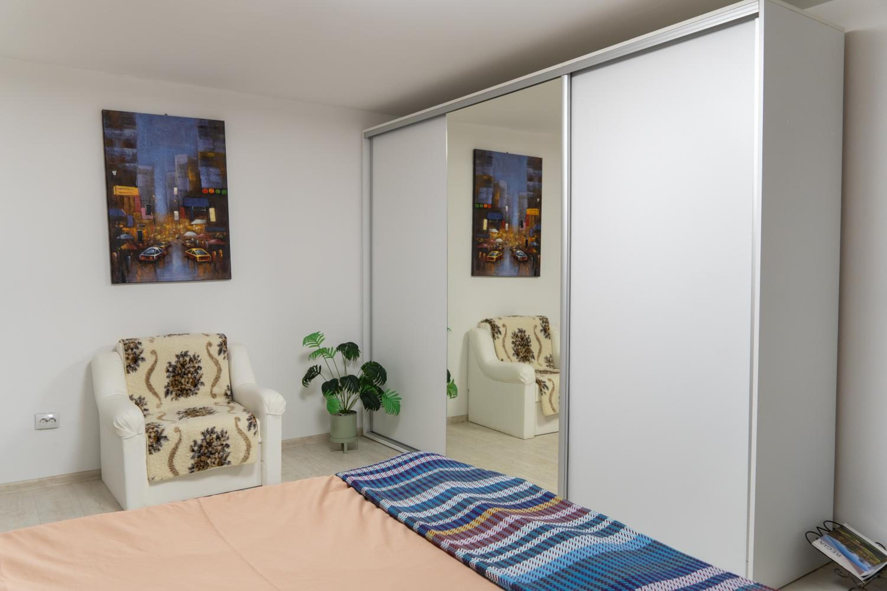 One-Bedroom Apartment - Photo 1