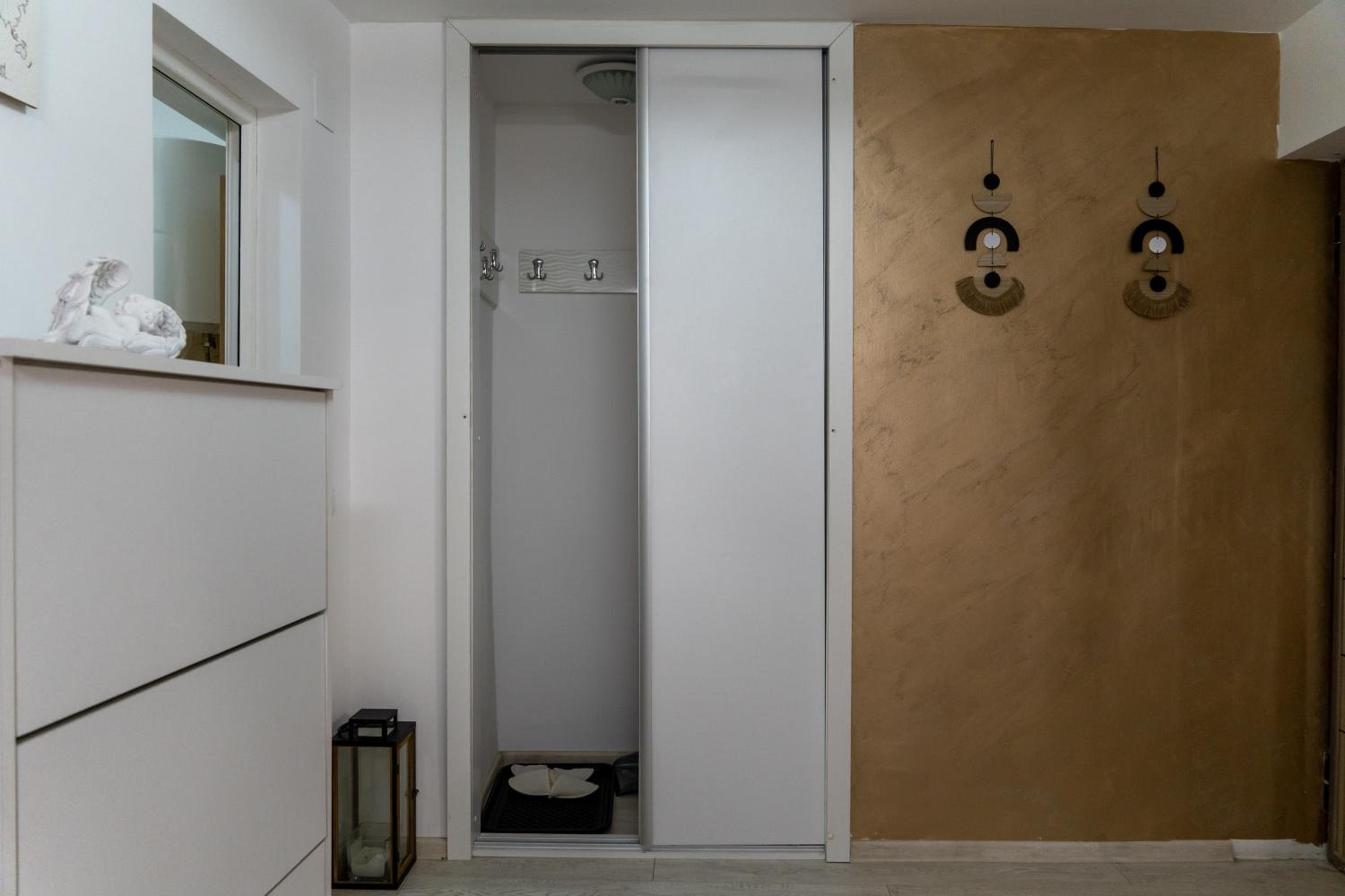 One-Bedroom Apartment - Photo 26