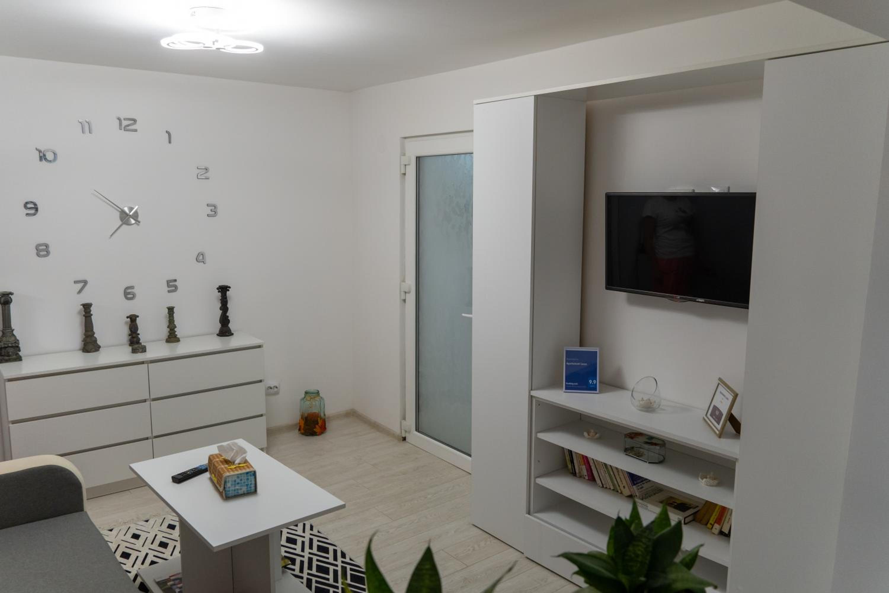 One-Bedroom Apartment - Photo 27