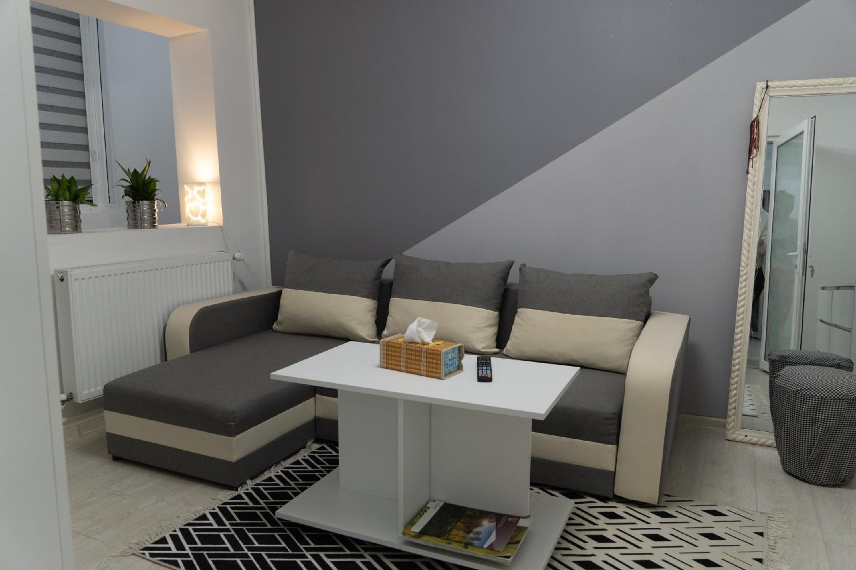 One-Bedroom Apartment - Photo 28