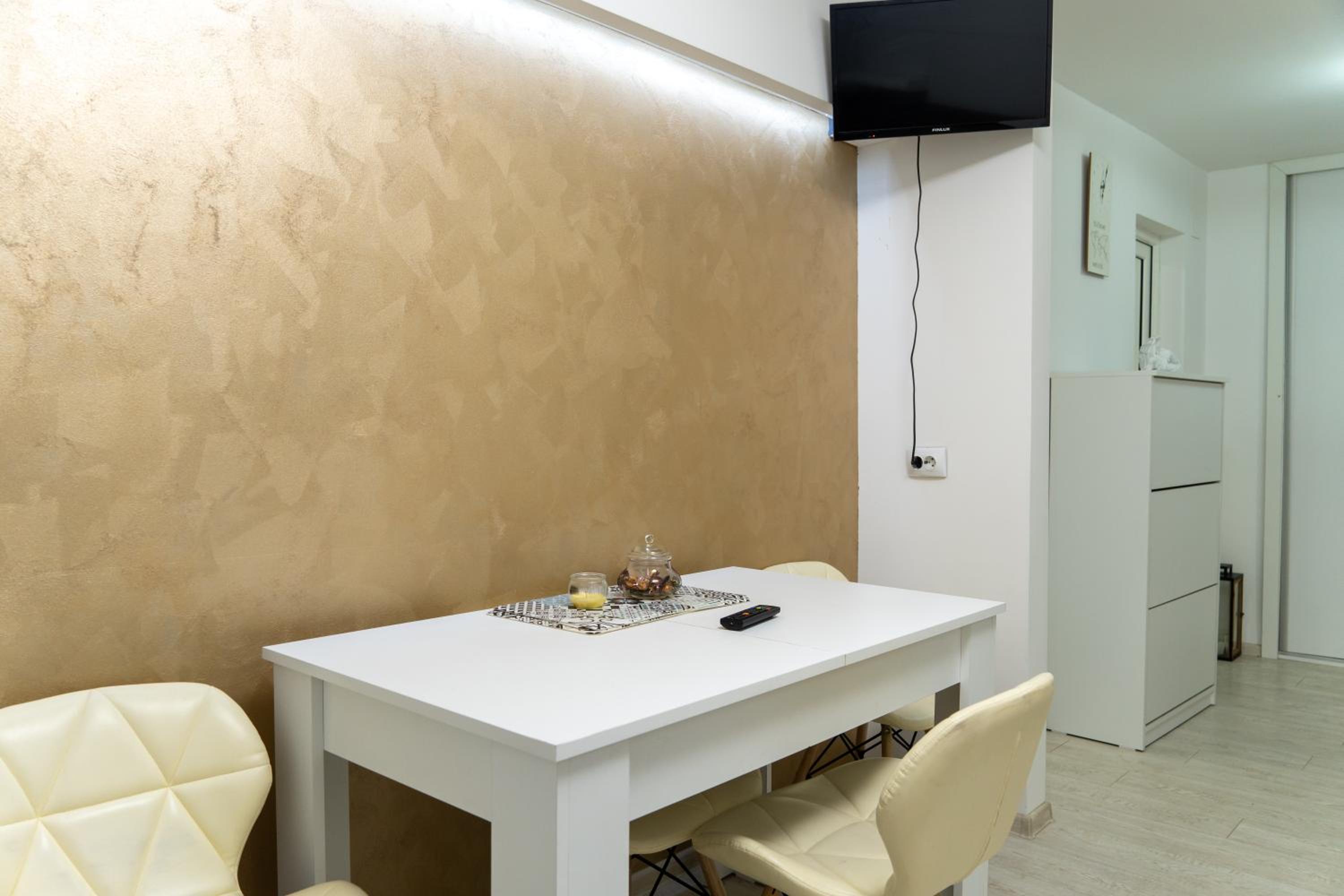 One-Bedroom Apartment - Photo 29