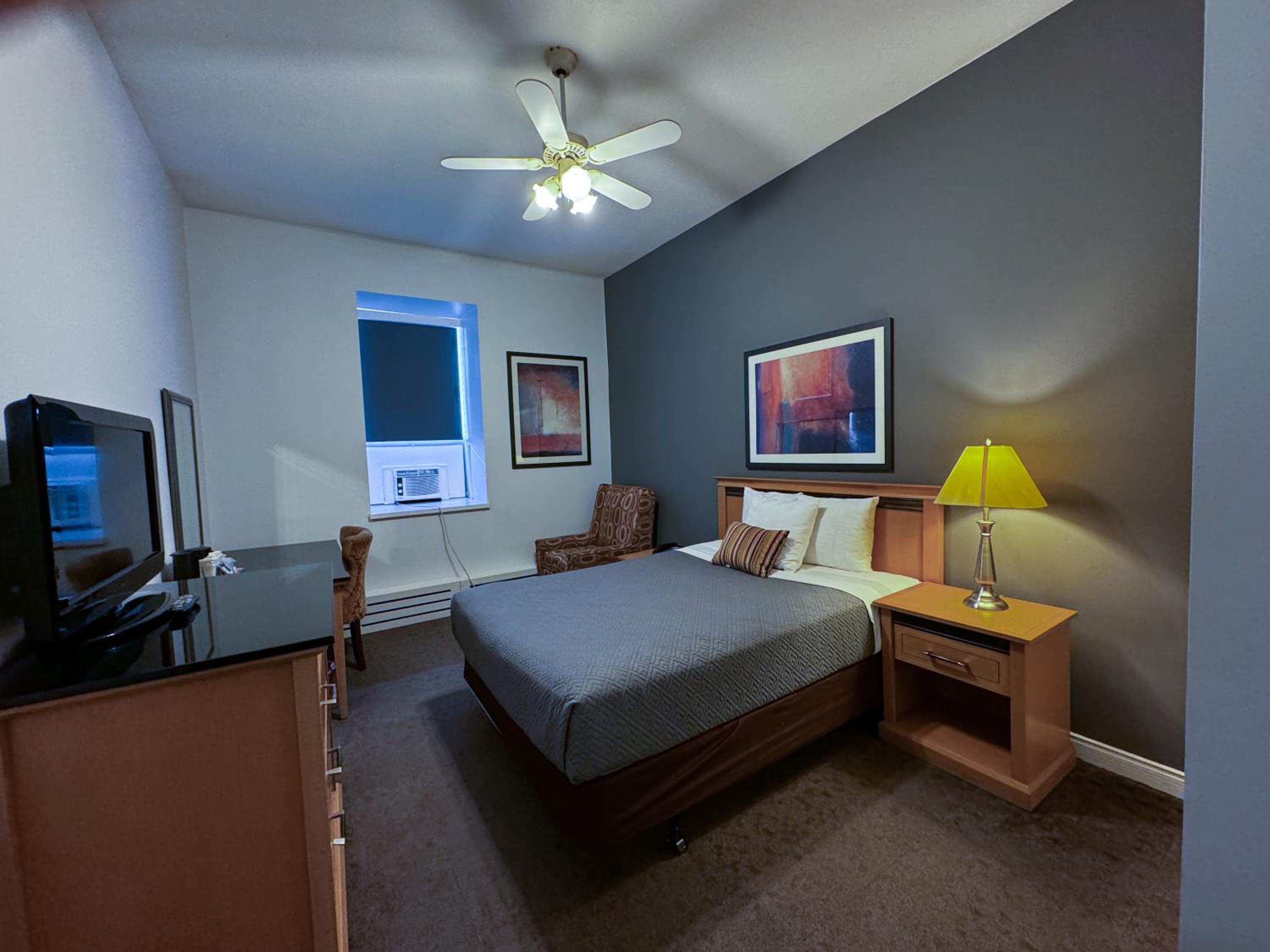 Queen Room - Photo 1