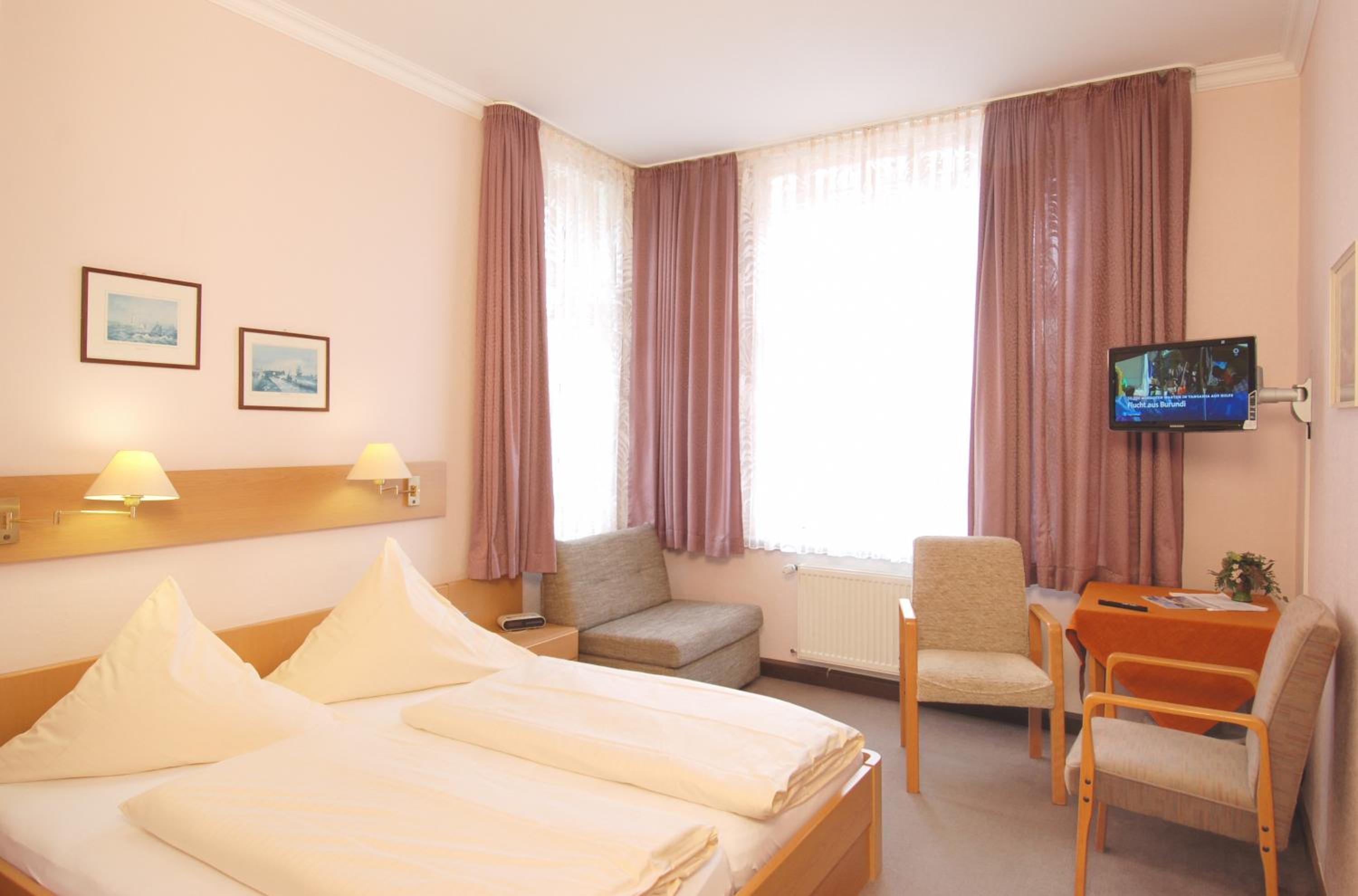 Twin Room - Photo 7