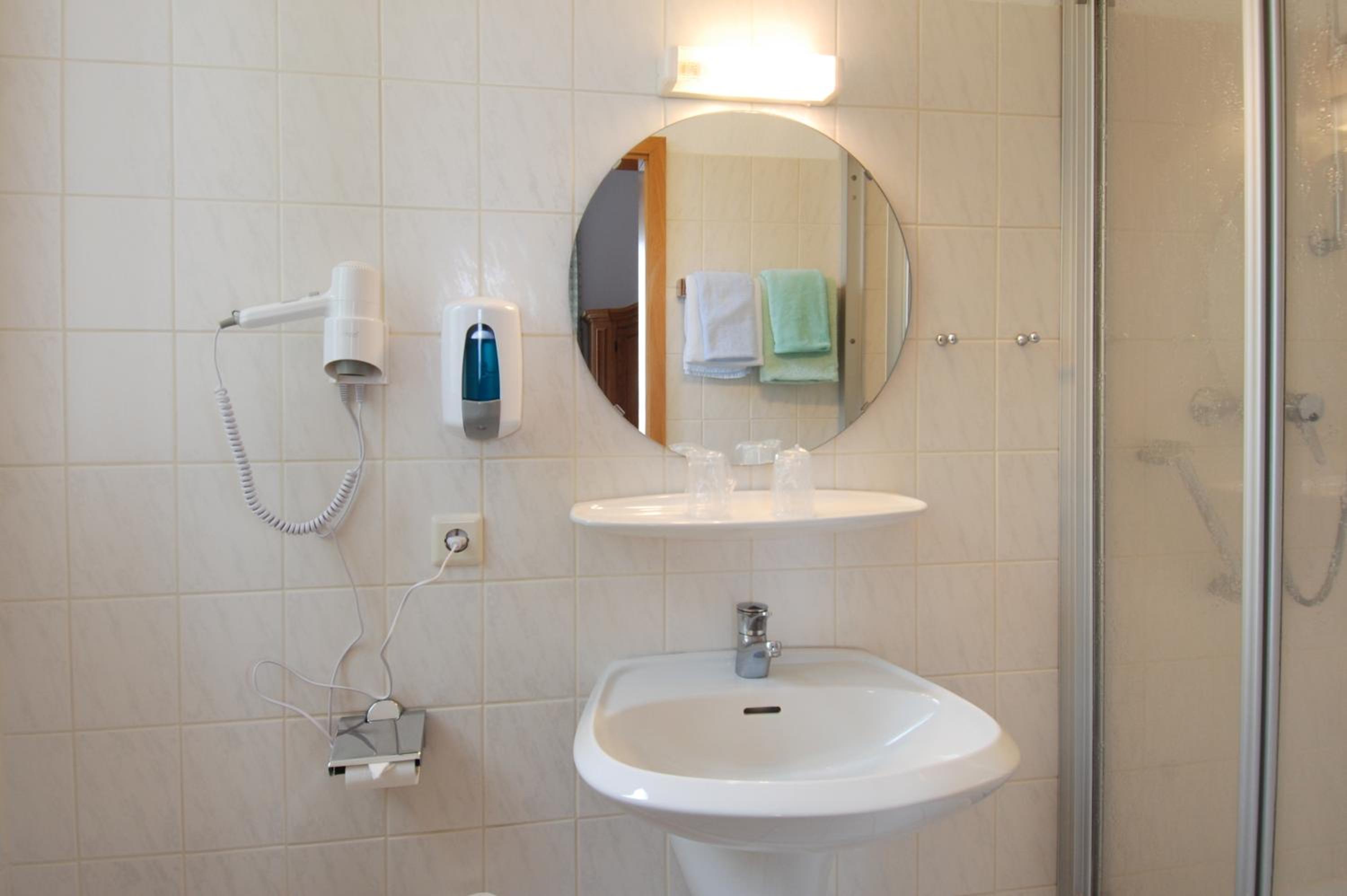 Twin Room - Photo 6
