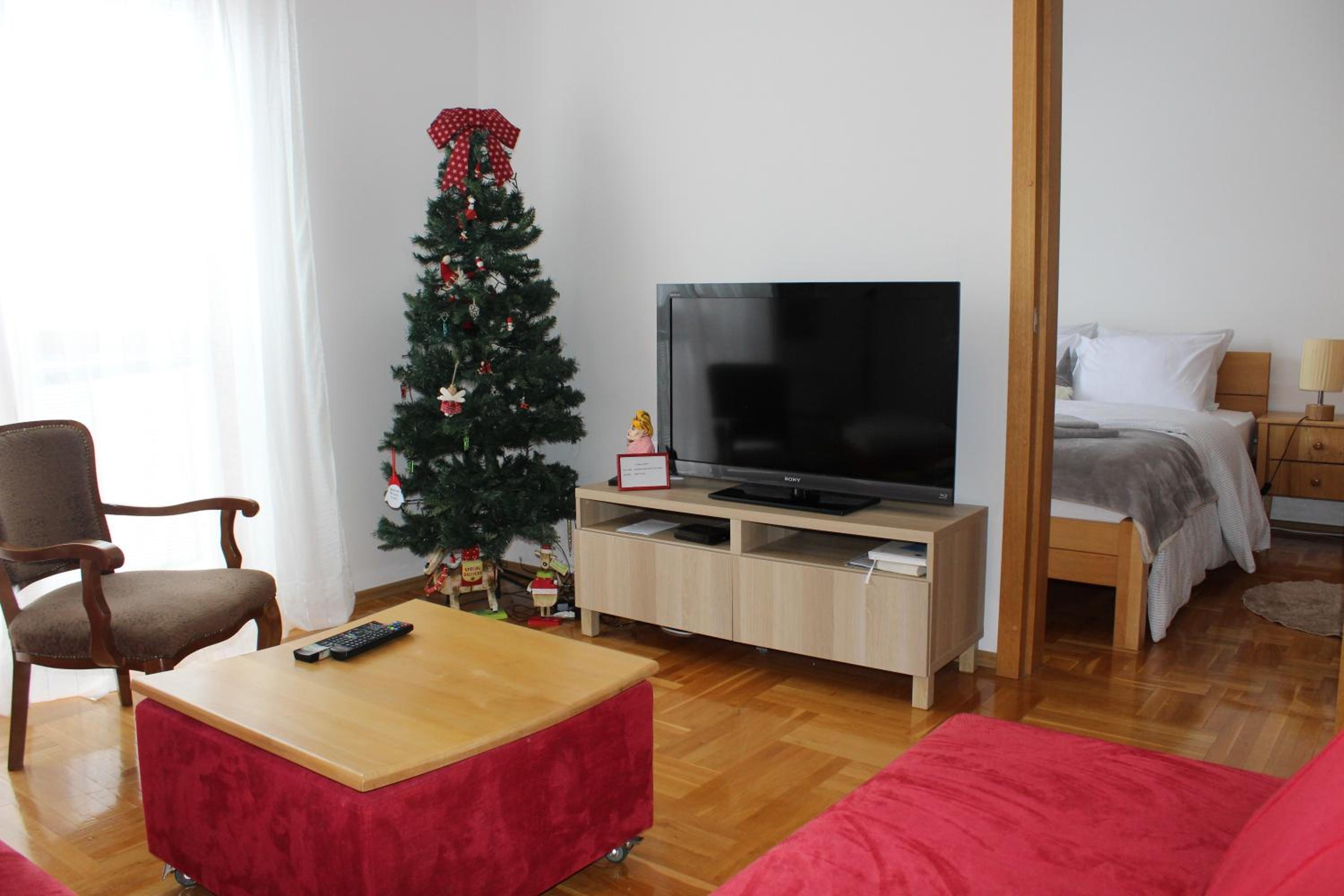 One-Bedroom Apartment photo 1