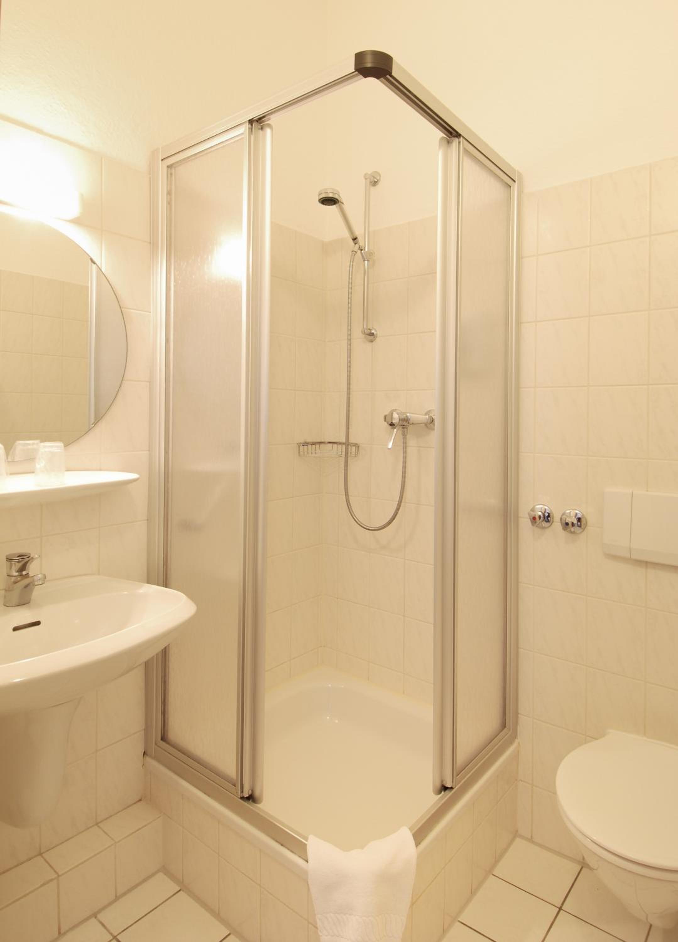 Twin Room - Photo 5