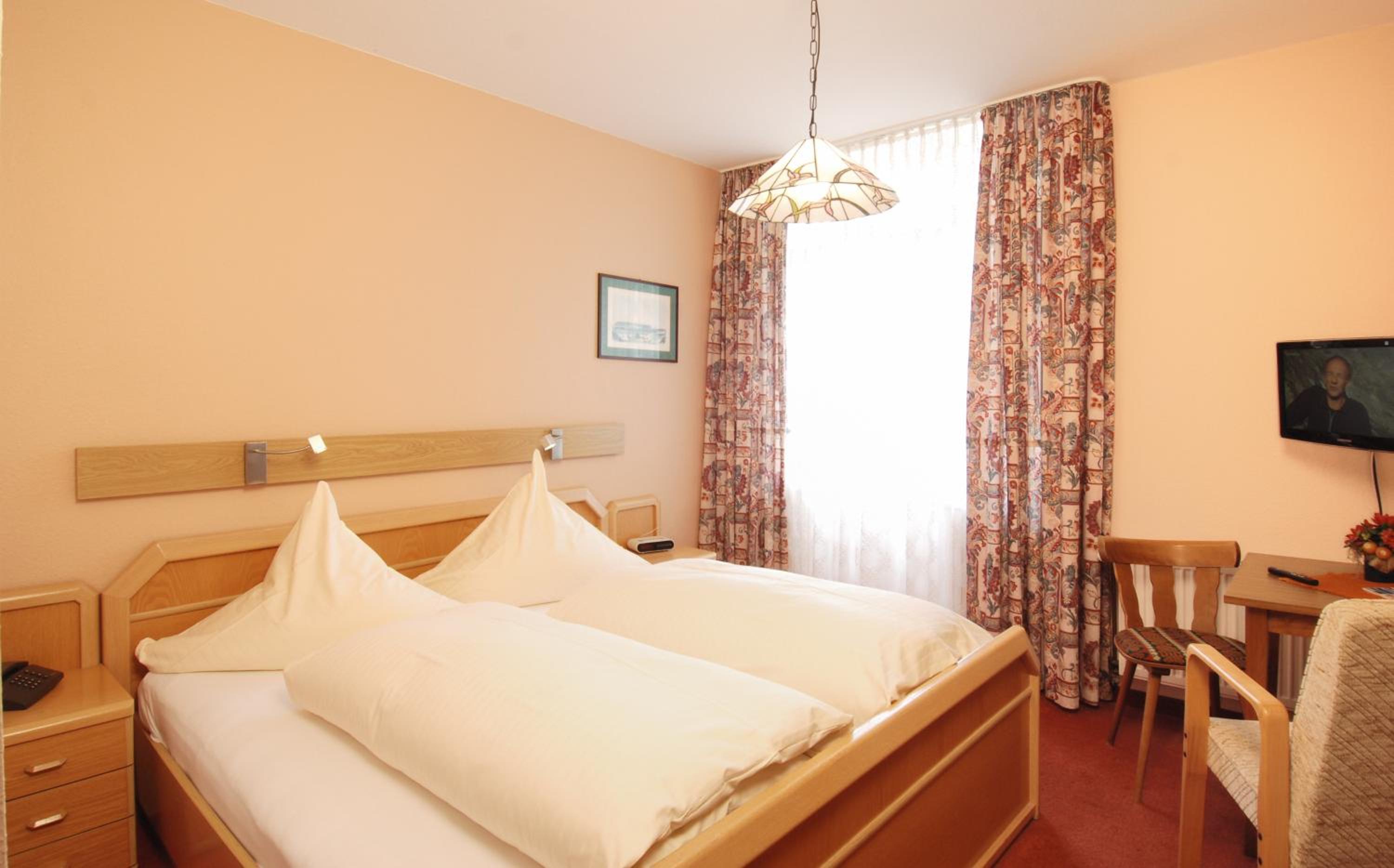 Twin Room - Photo 3