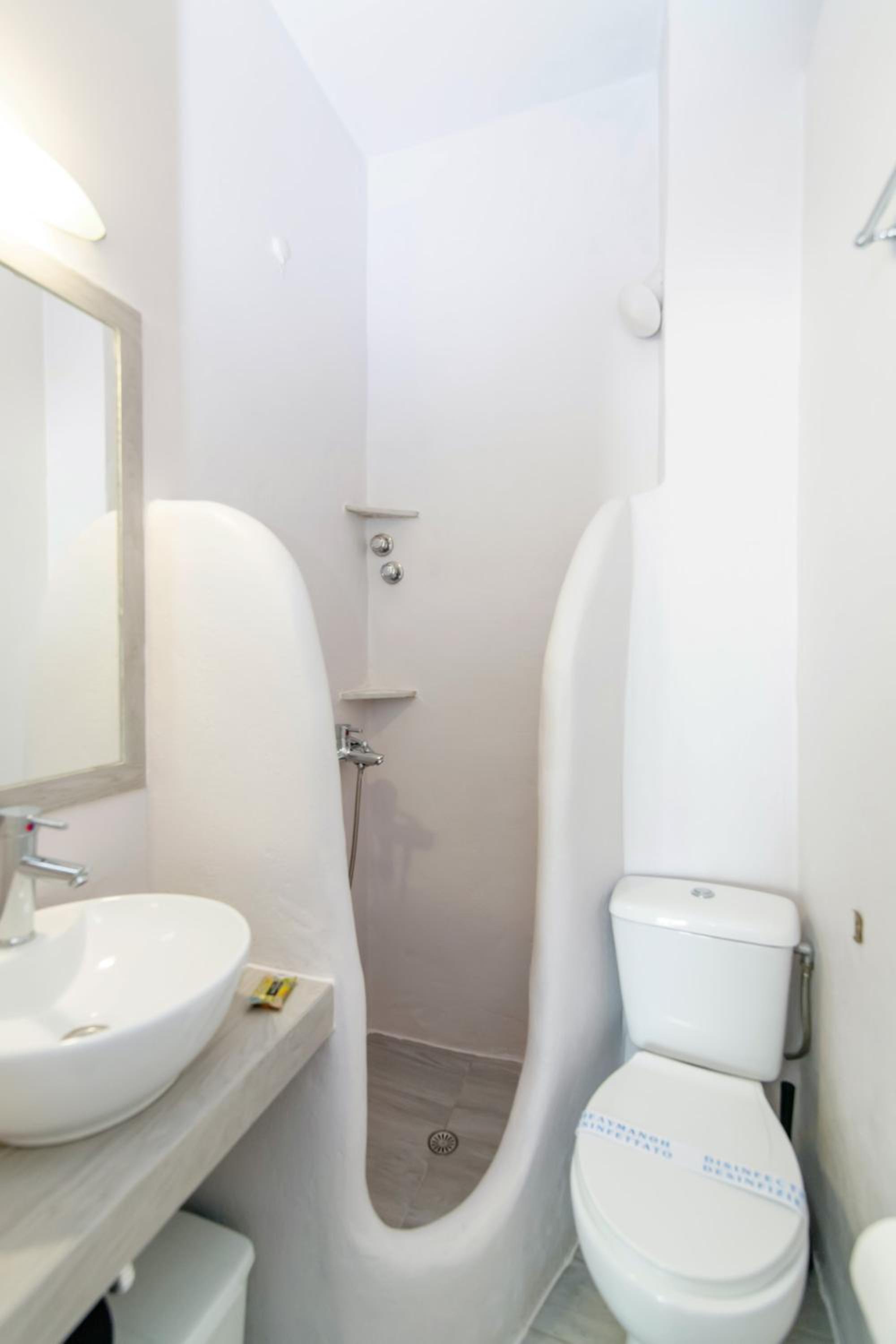 Double or Twin Room with City View - Photo 5