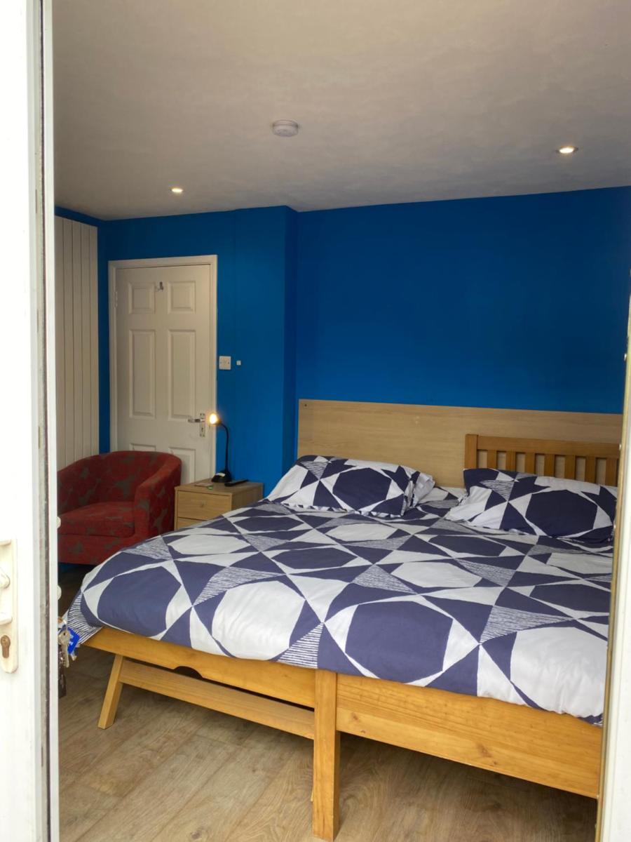 Self Contained private Annexe/ENSUITE with Garden photo 1
