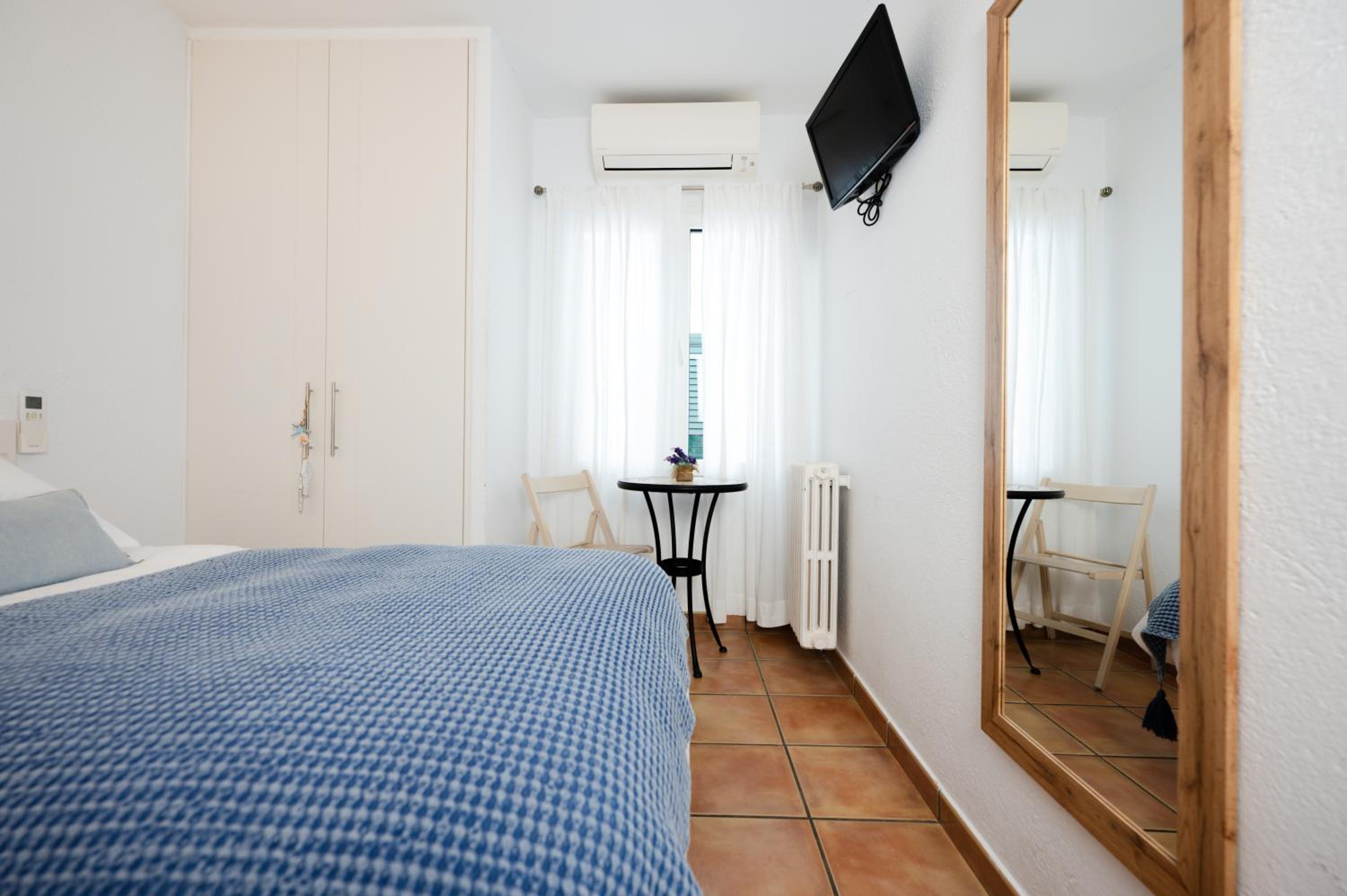 Single Room with Private Bathroom photo 3