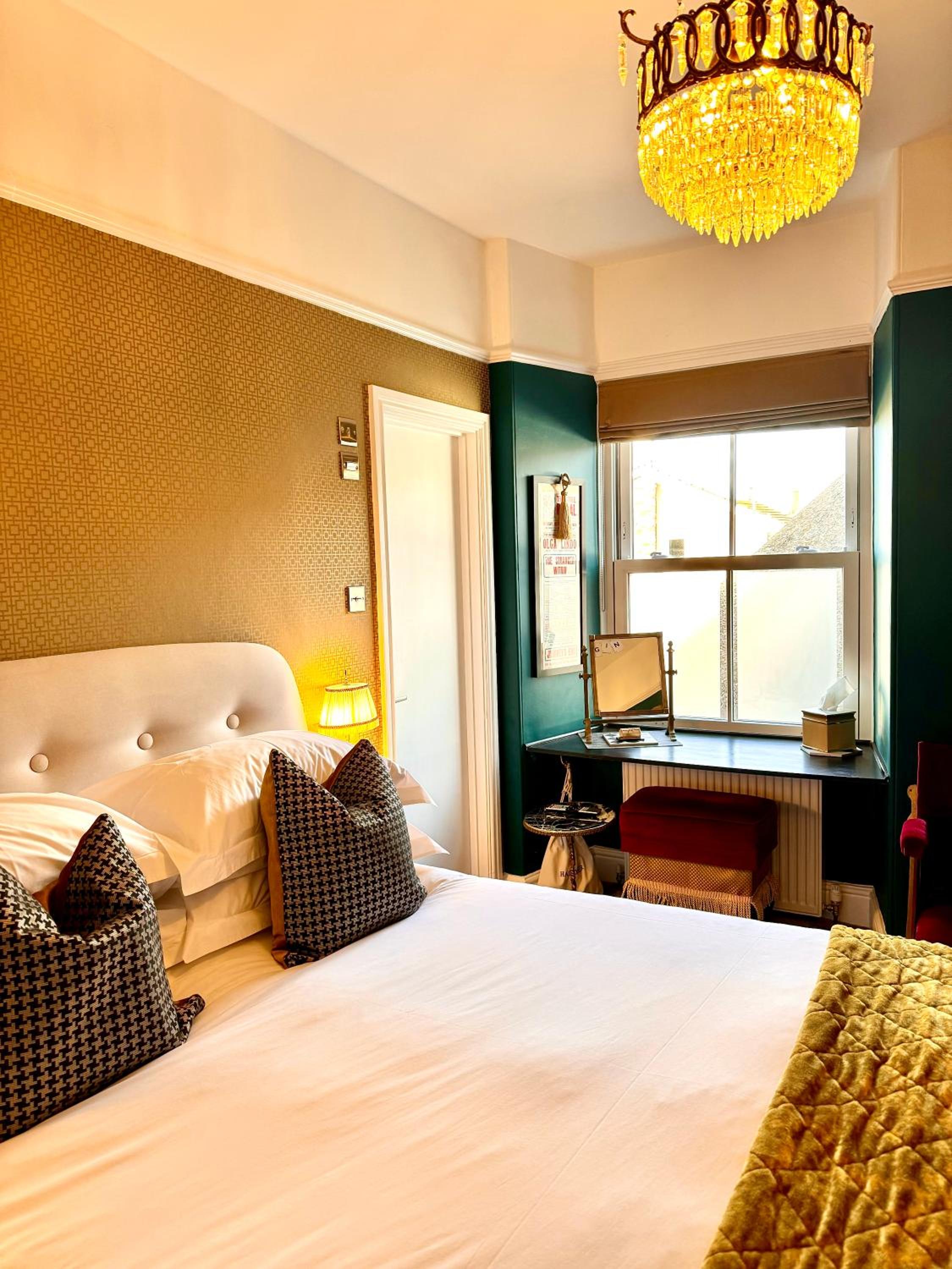 Superior King Room photo 2