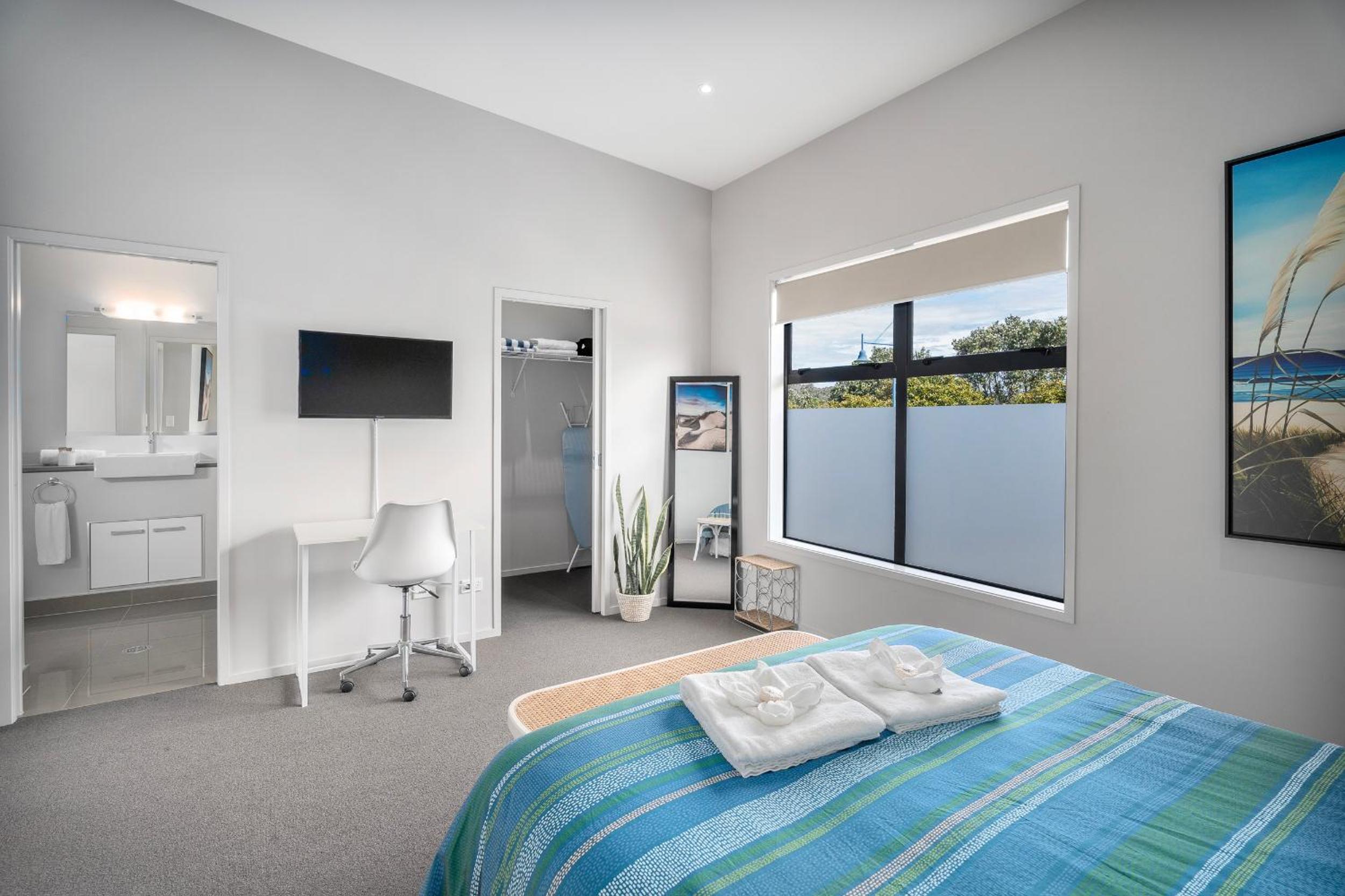 Three-Bedroom Villa - Photo 3