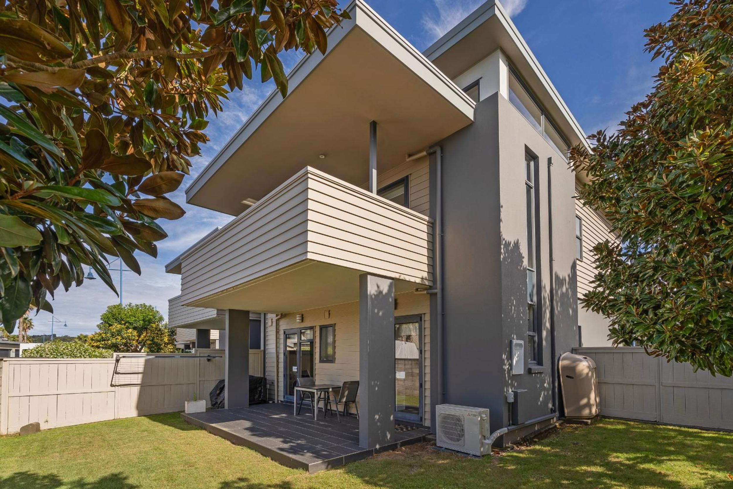 Three-Bedroom Villa - Photo 9