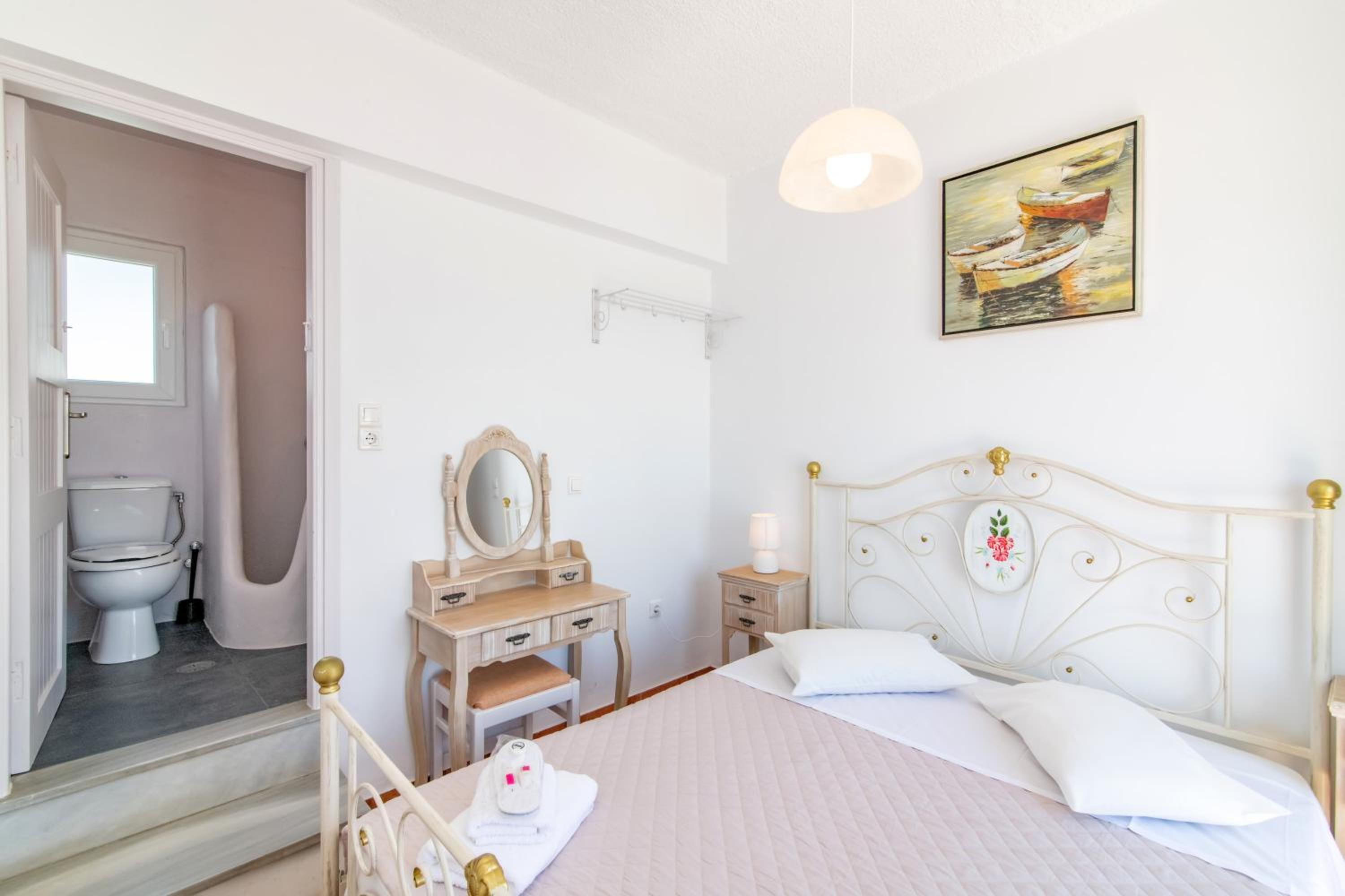 Double or Twin Room with City View - Photo 4