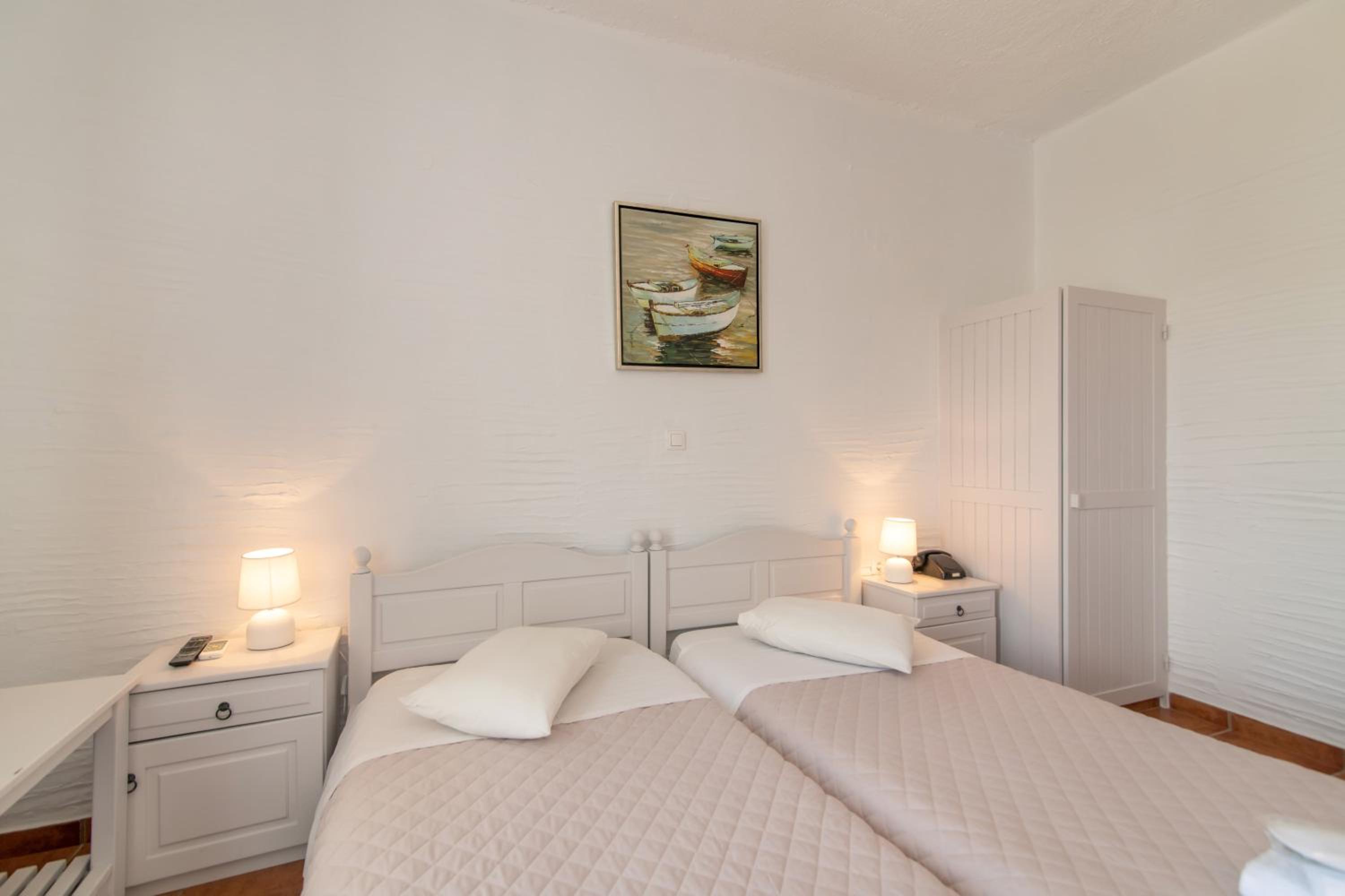 Double or Twin Room with City View - Photo 1