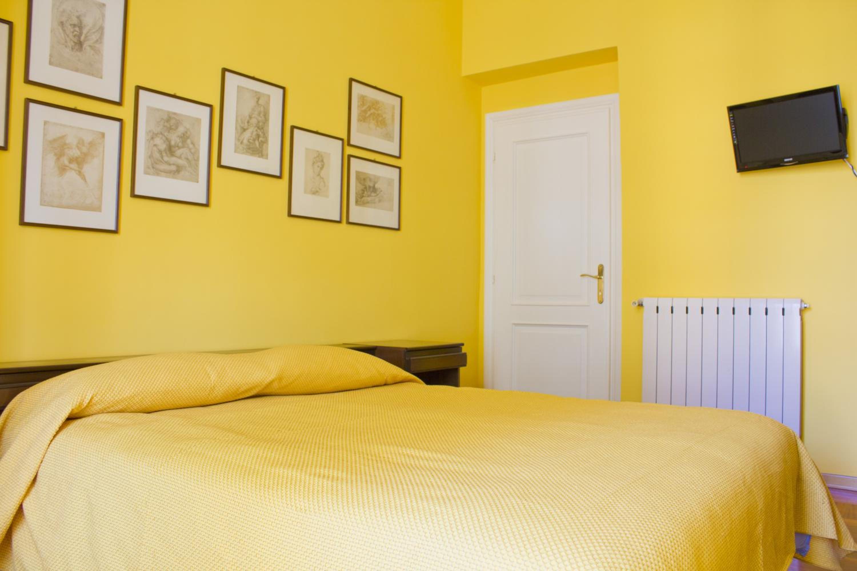 Quadruple Room with Private Bathroom - Photo 3