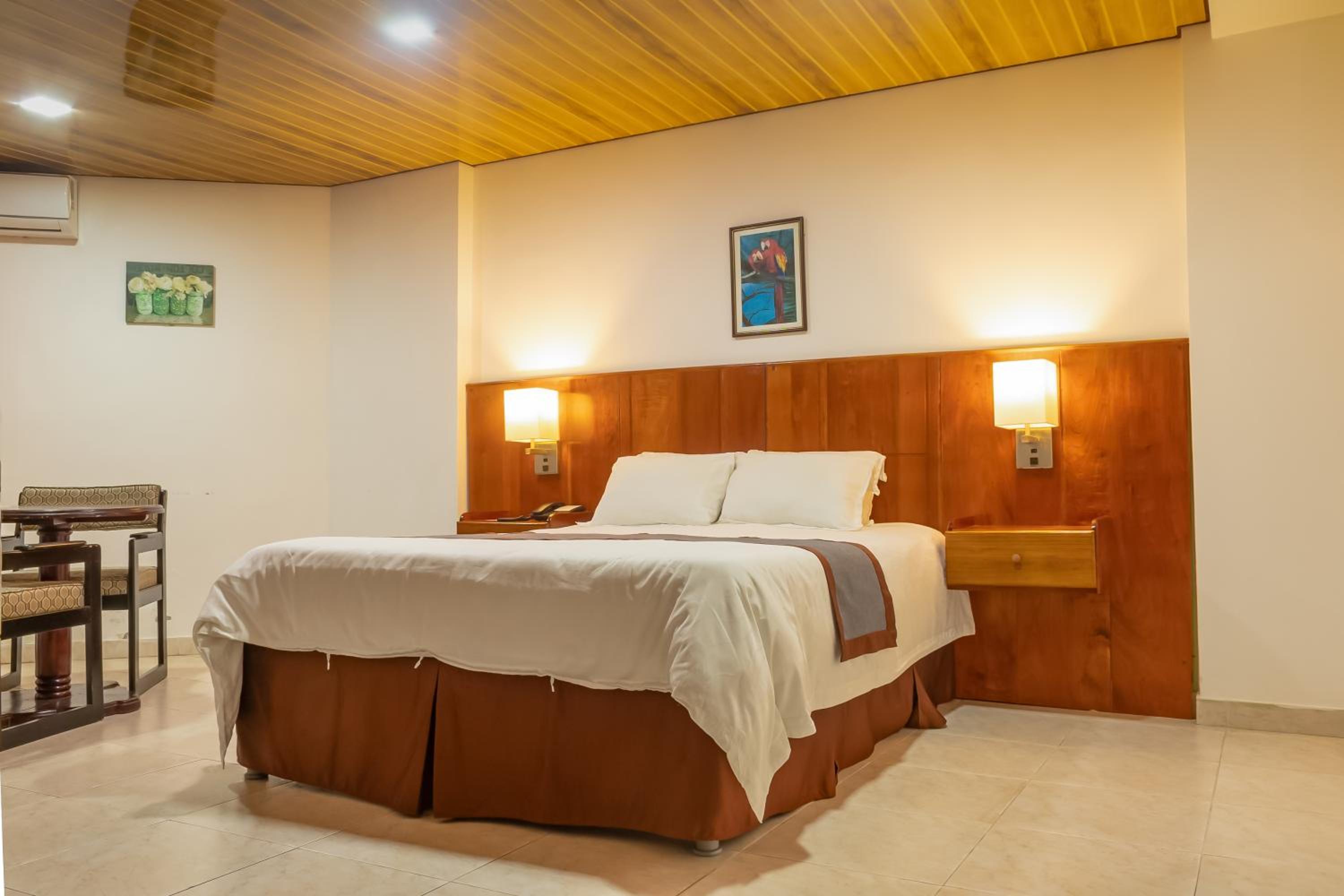Standard Queen Room