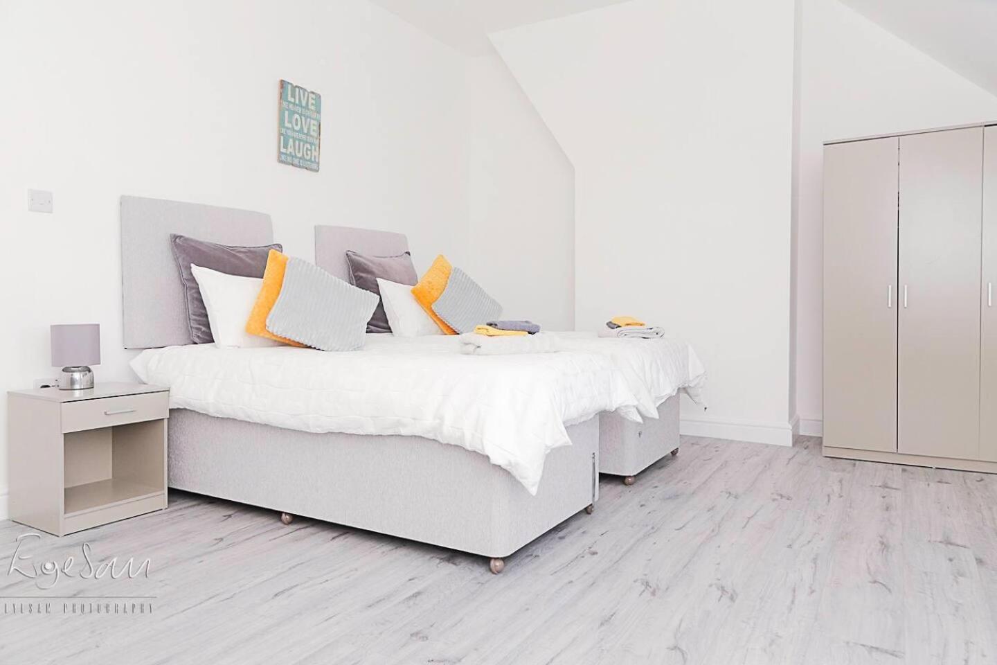 Apartment photo 2