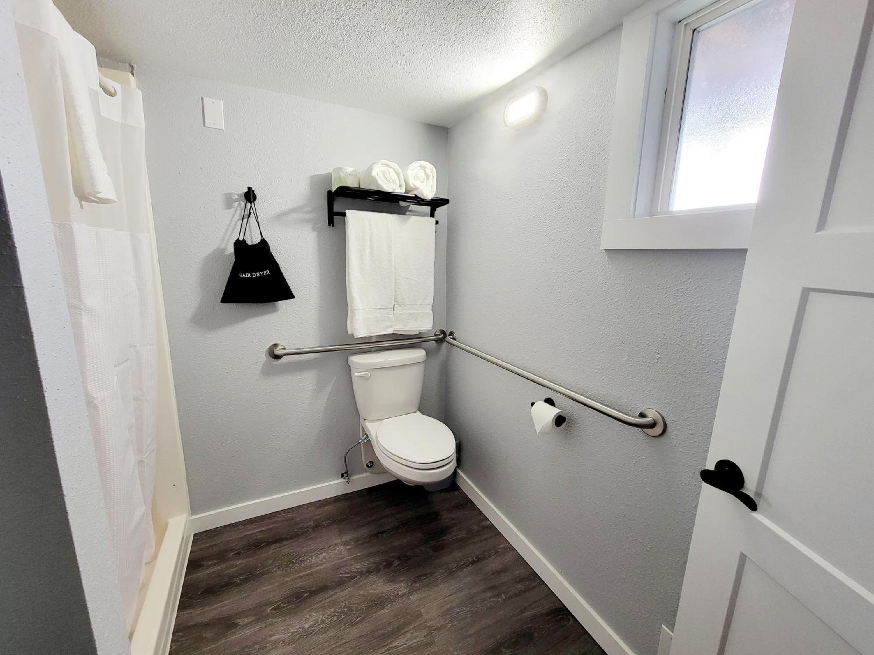 King Room - Disability Access photo 3