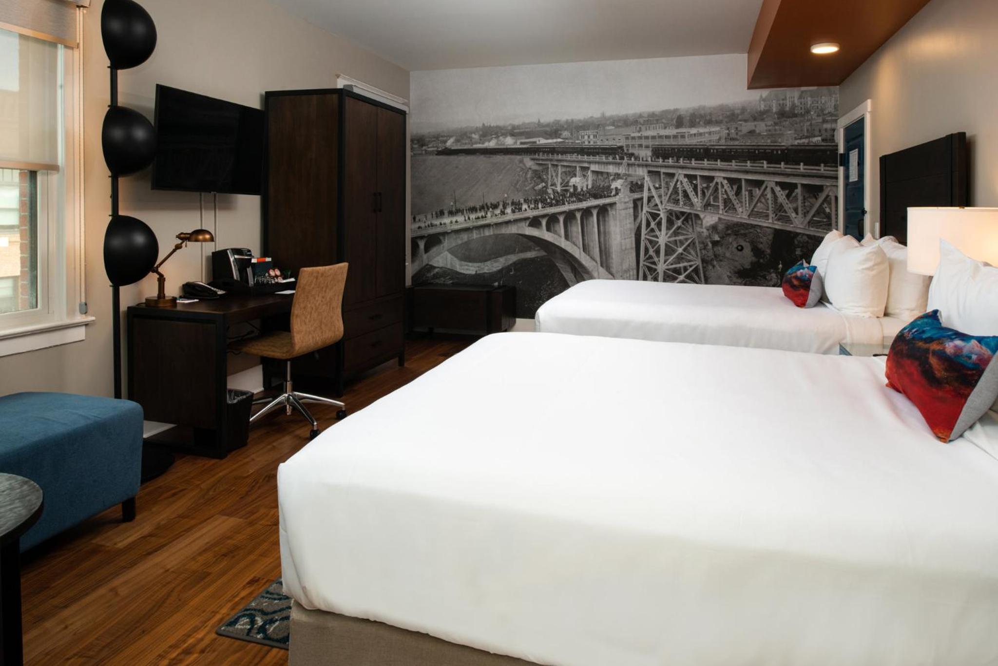 Standard Queen Room with Two Queen Beds - Photo 13