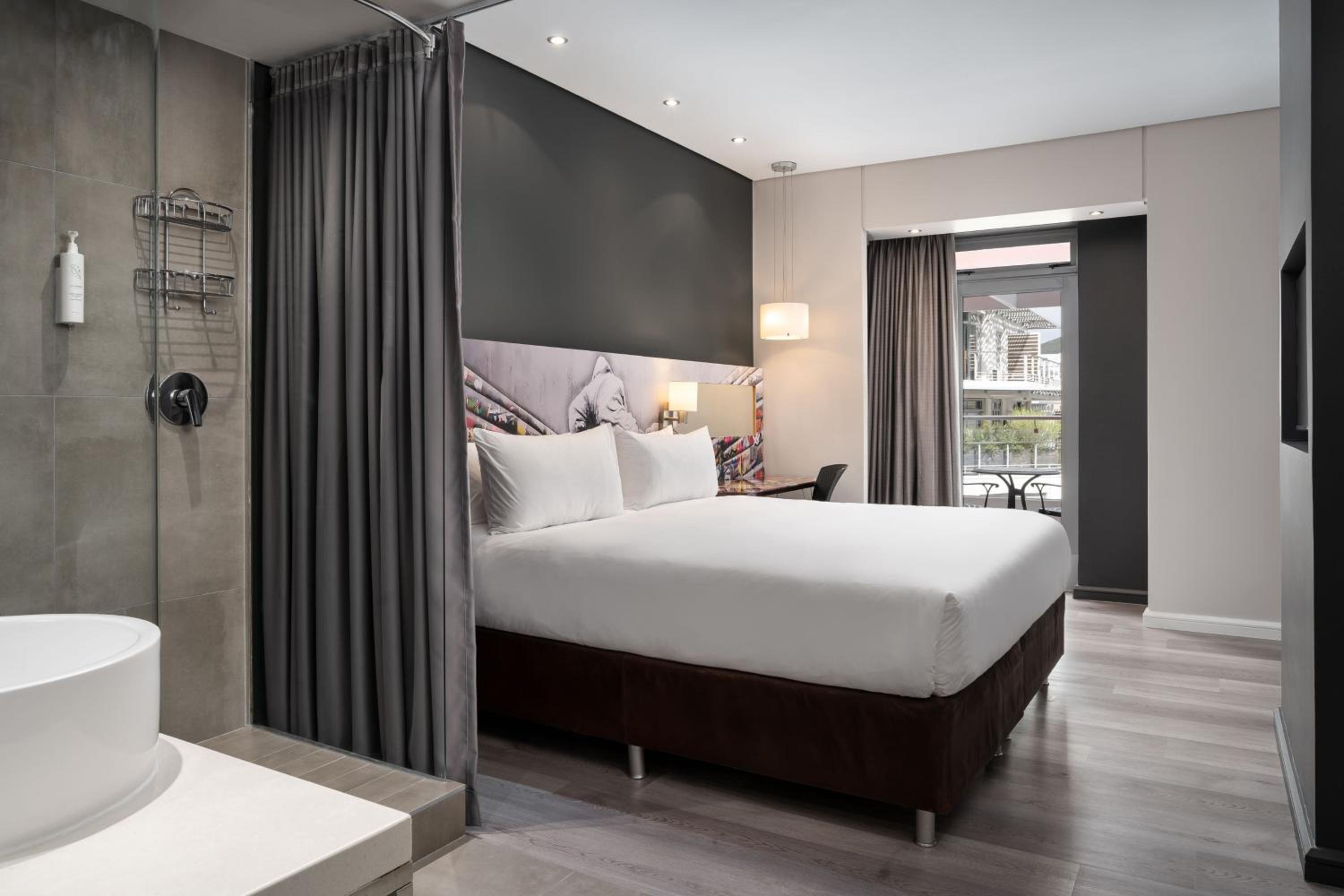 Larger Guest room with Balcony - Photo 1