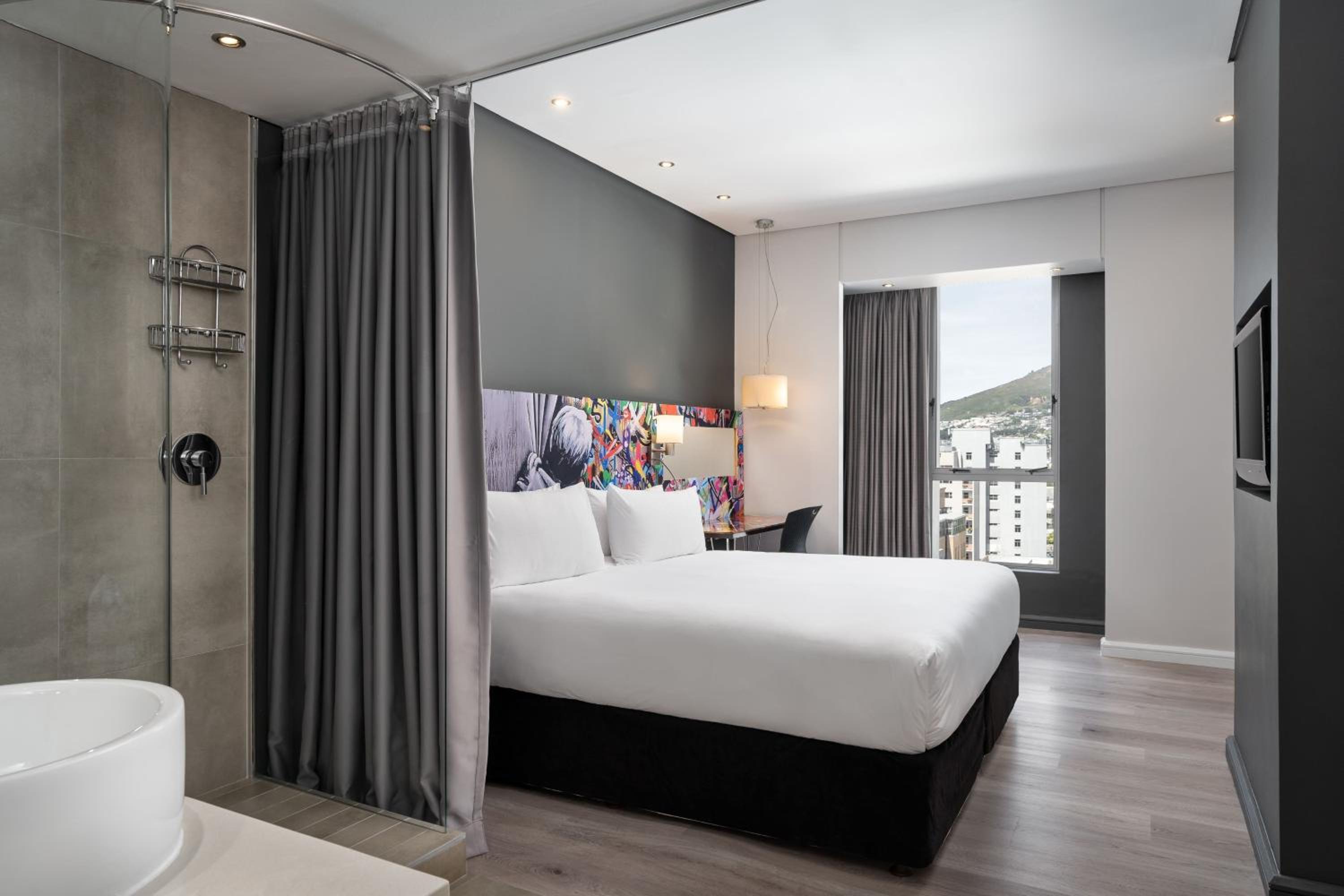 Large Guest Room - Photo 1