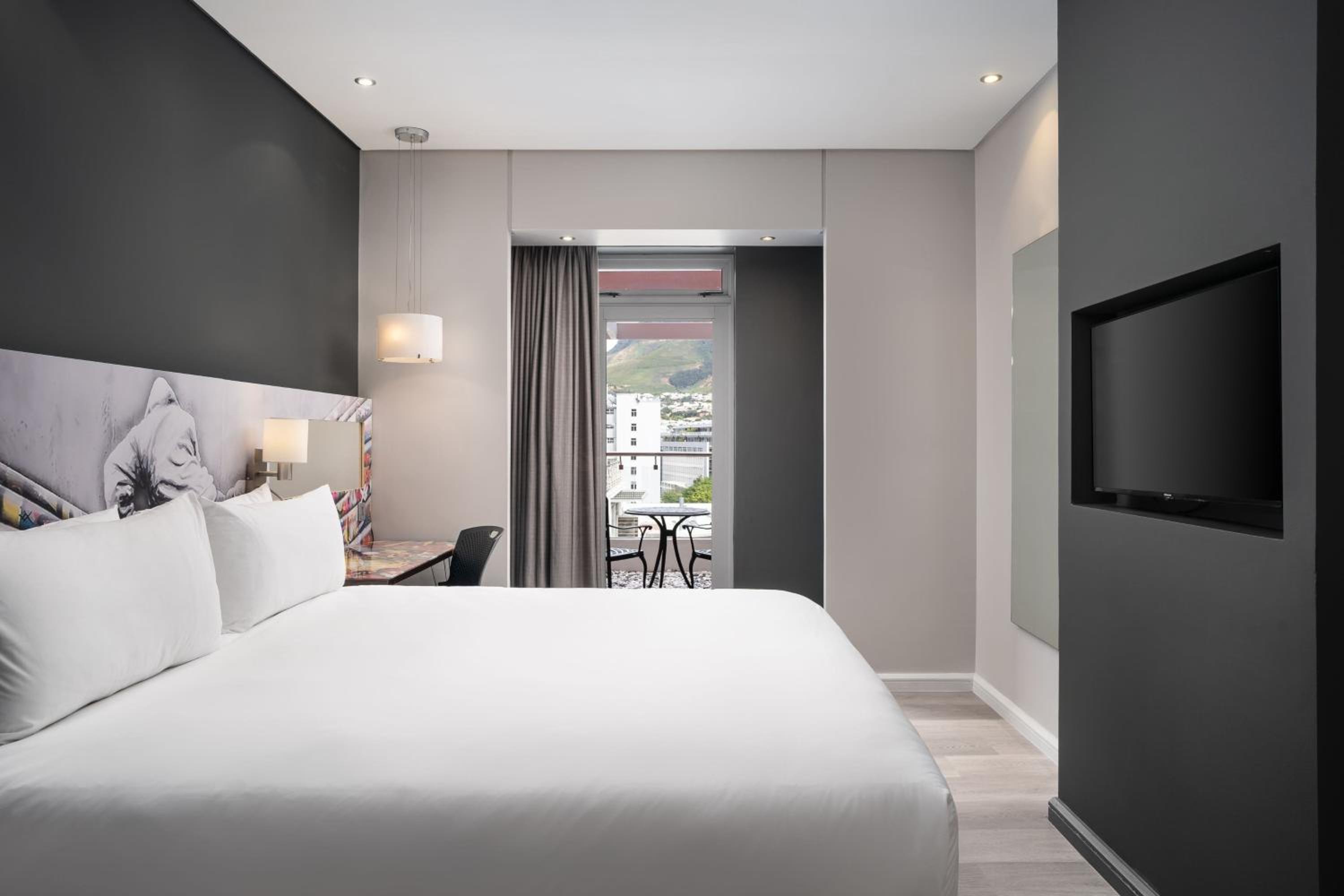 Larger Guest room with Balcony - Photo 2